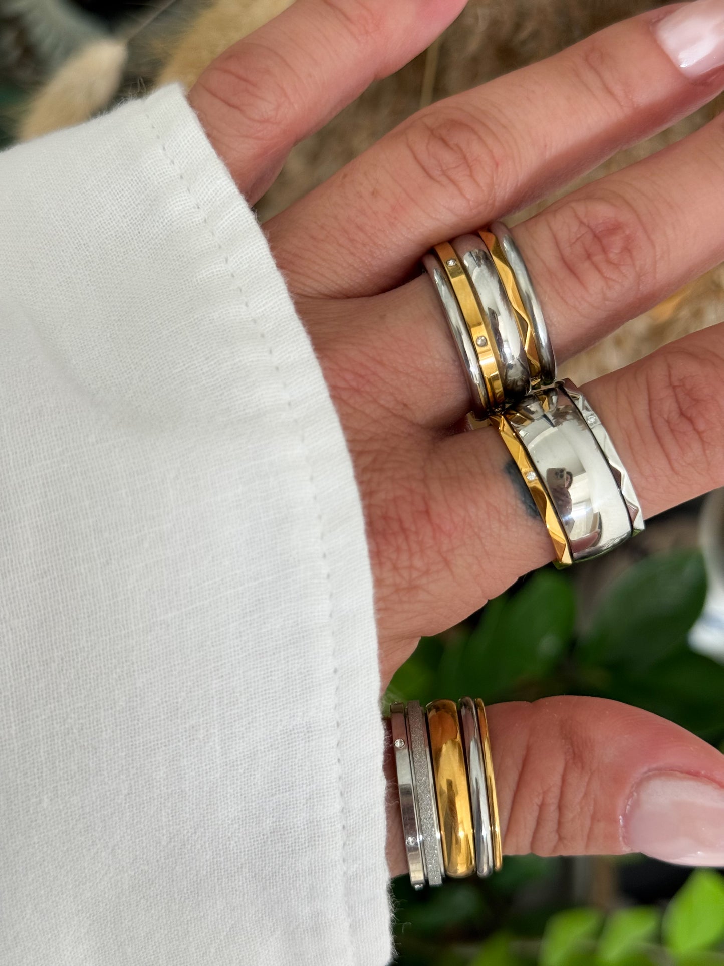 LUSTRA MINIMAL RING ( Size 8 & 9)