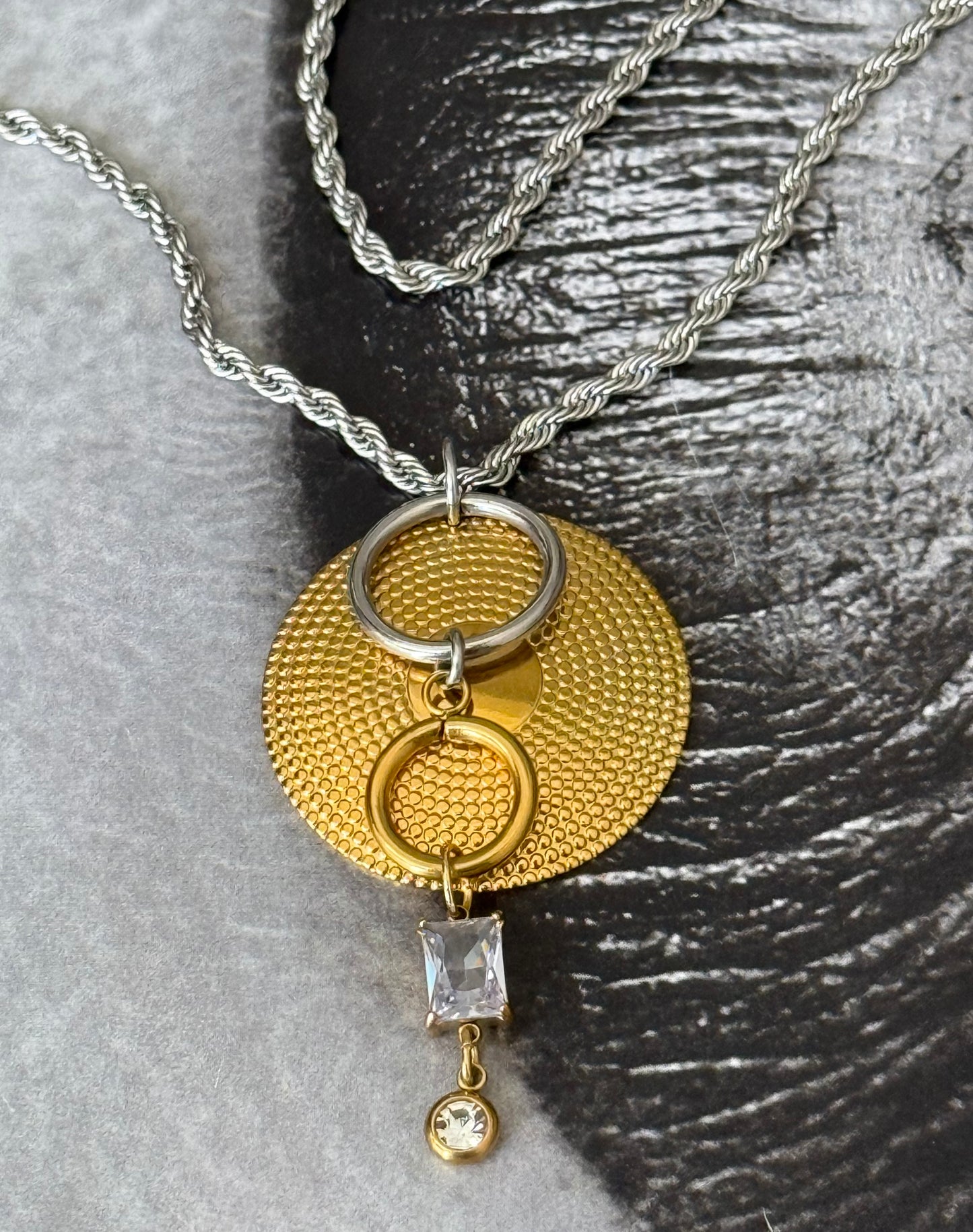 RADIANT CICLES NECKLACE
