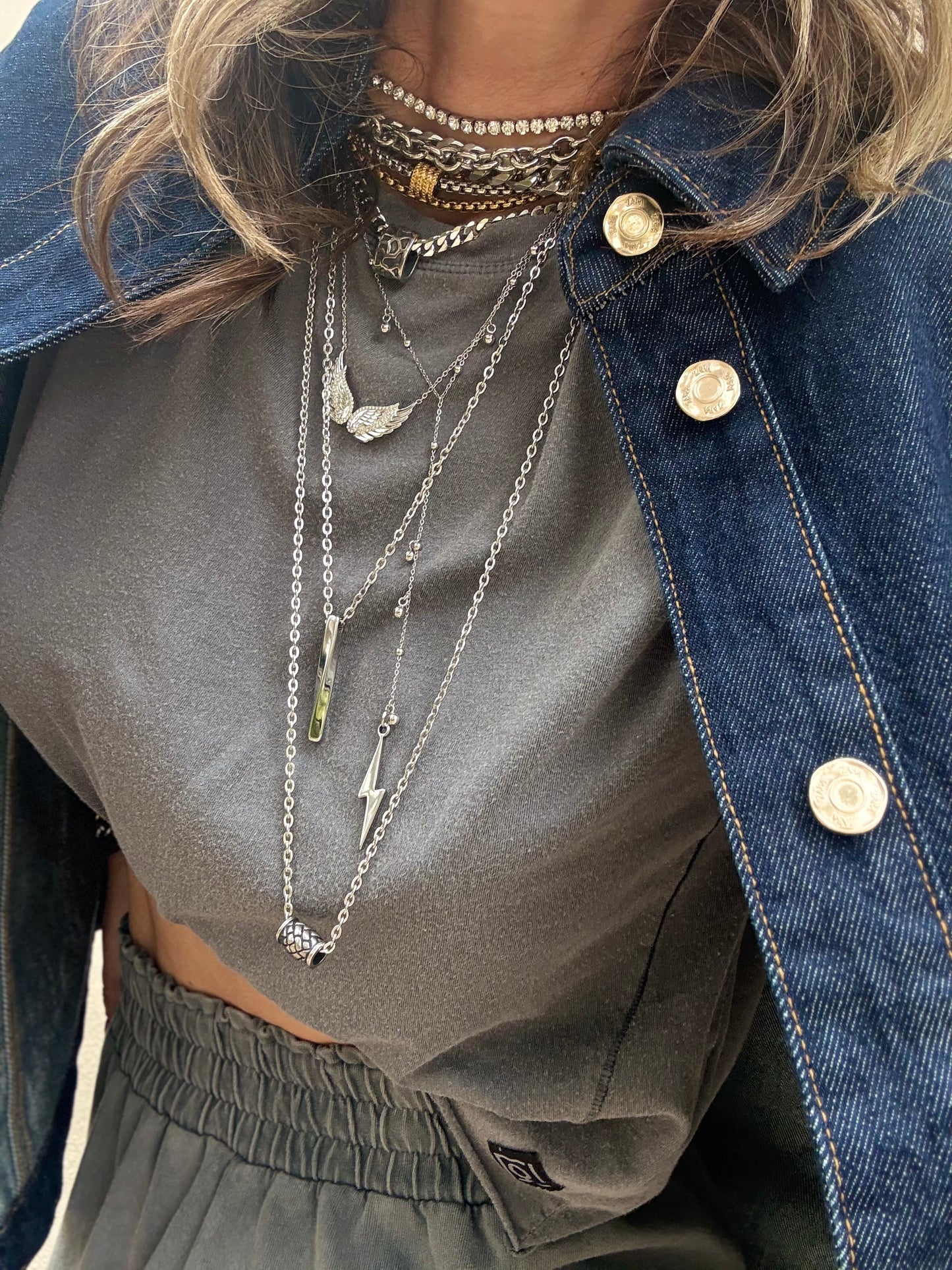 SLEEK BAR NECKLACE