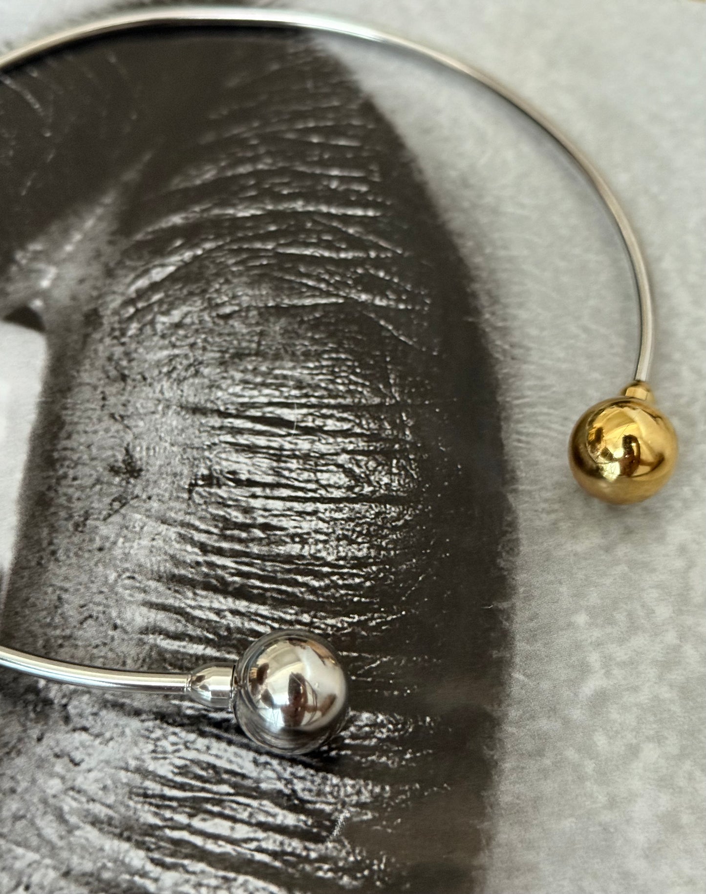 EASY FIT SPHERE CHOKER