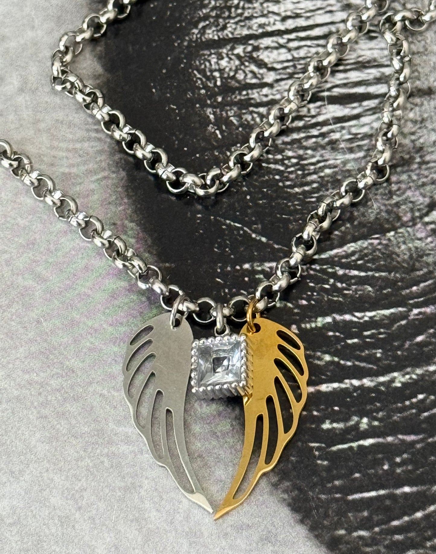 TWIN WINGS NECKLACE