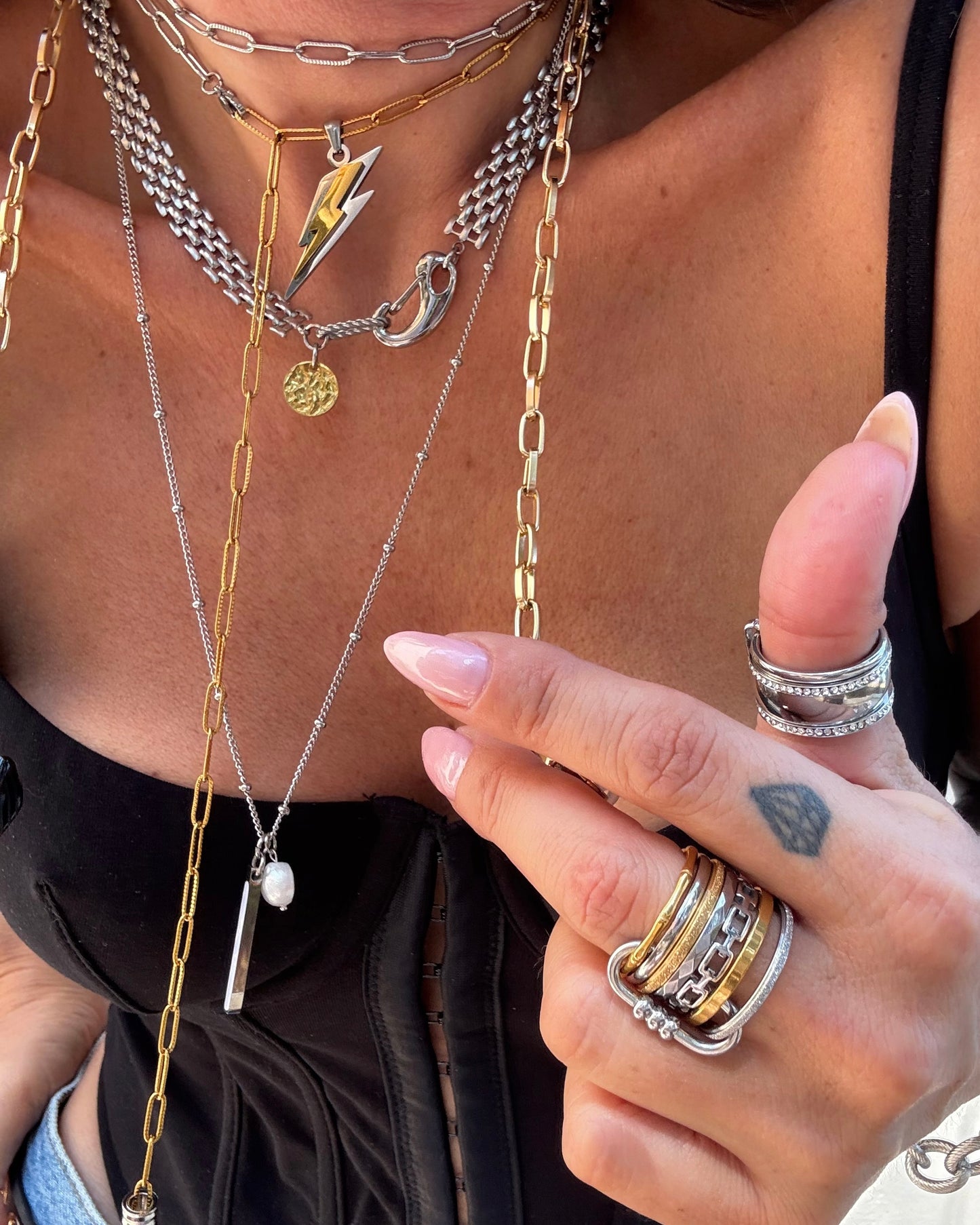 GOLDEN DOT CHOKER
