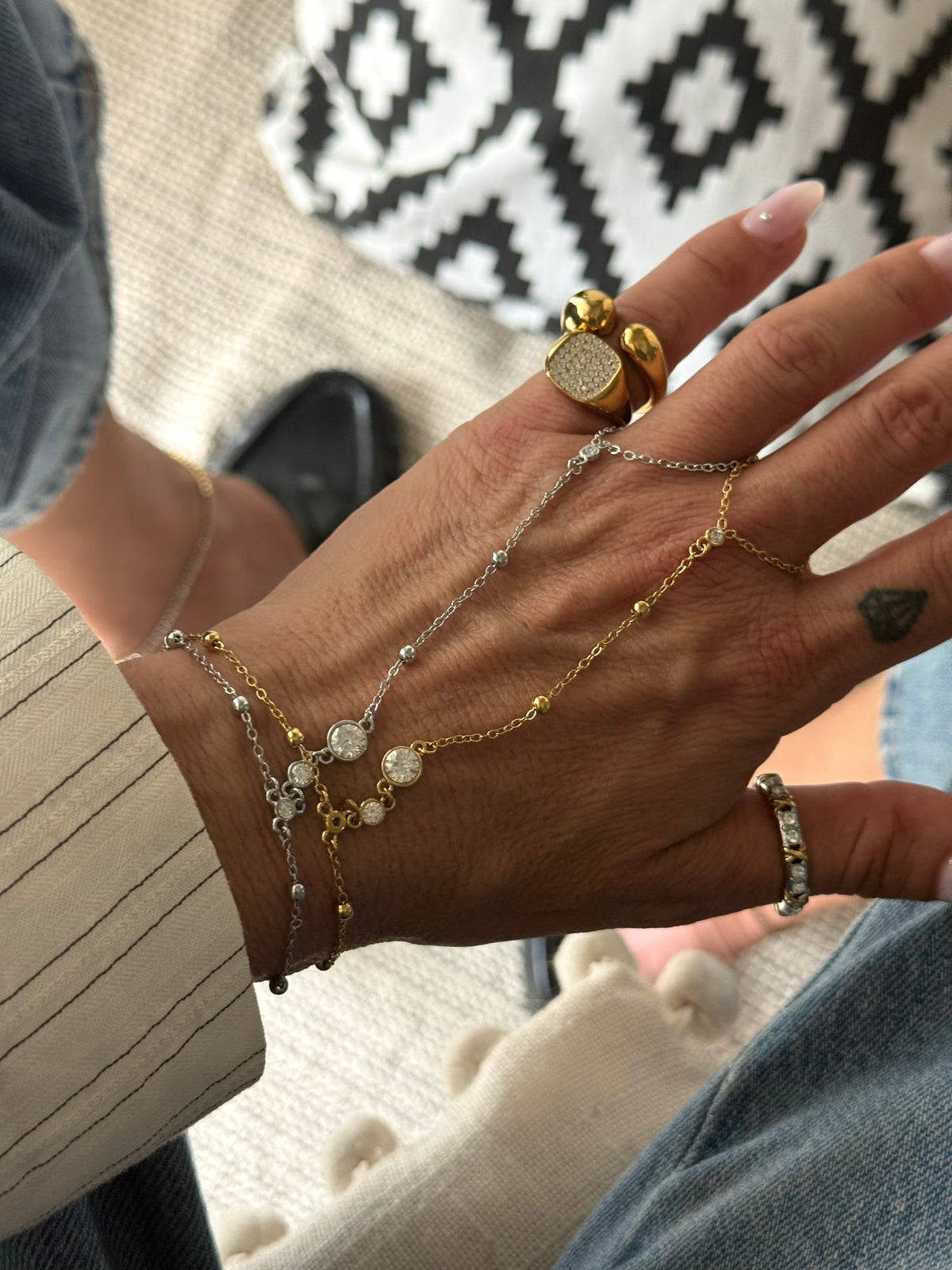GOLD HAND RING