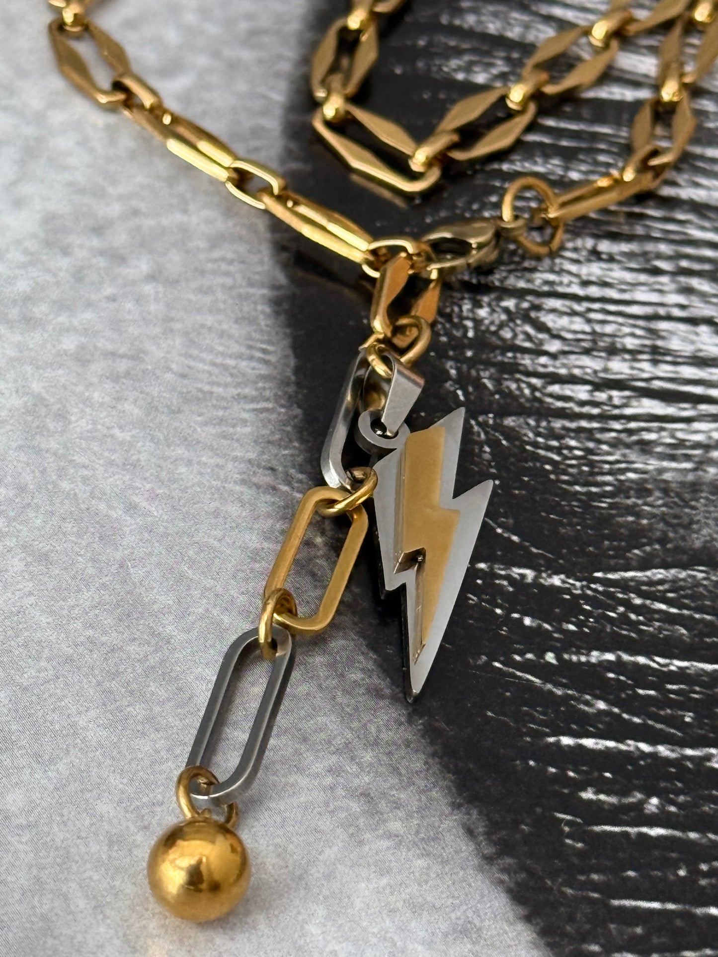 FLASH NECKLACE