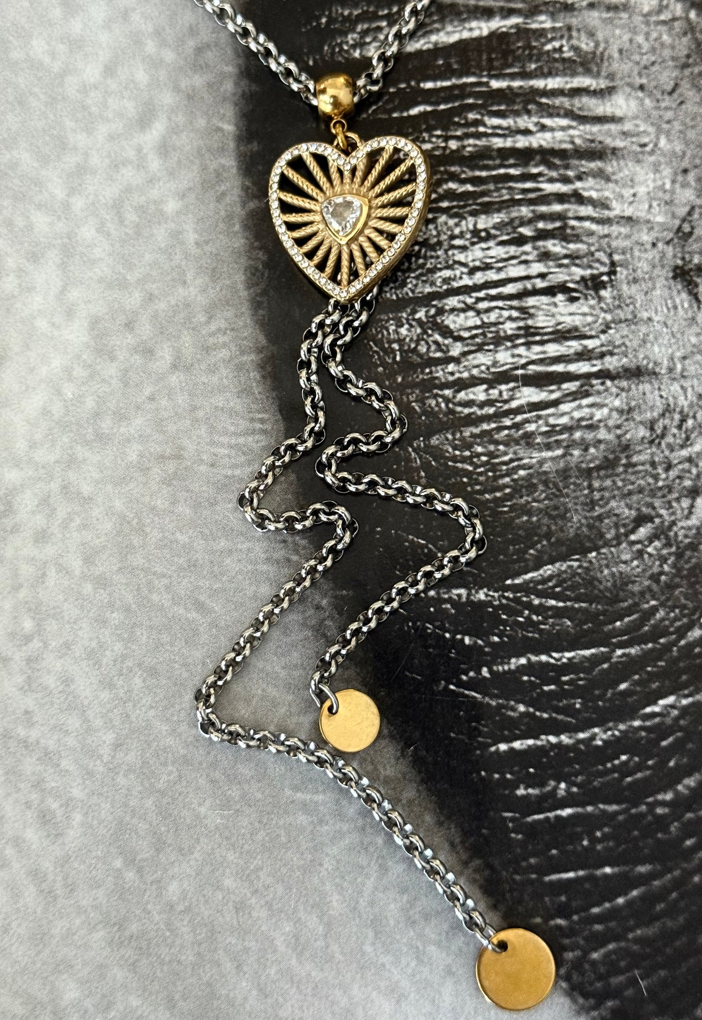RADIANT HEART LARIAT NECKLACE