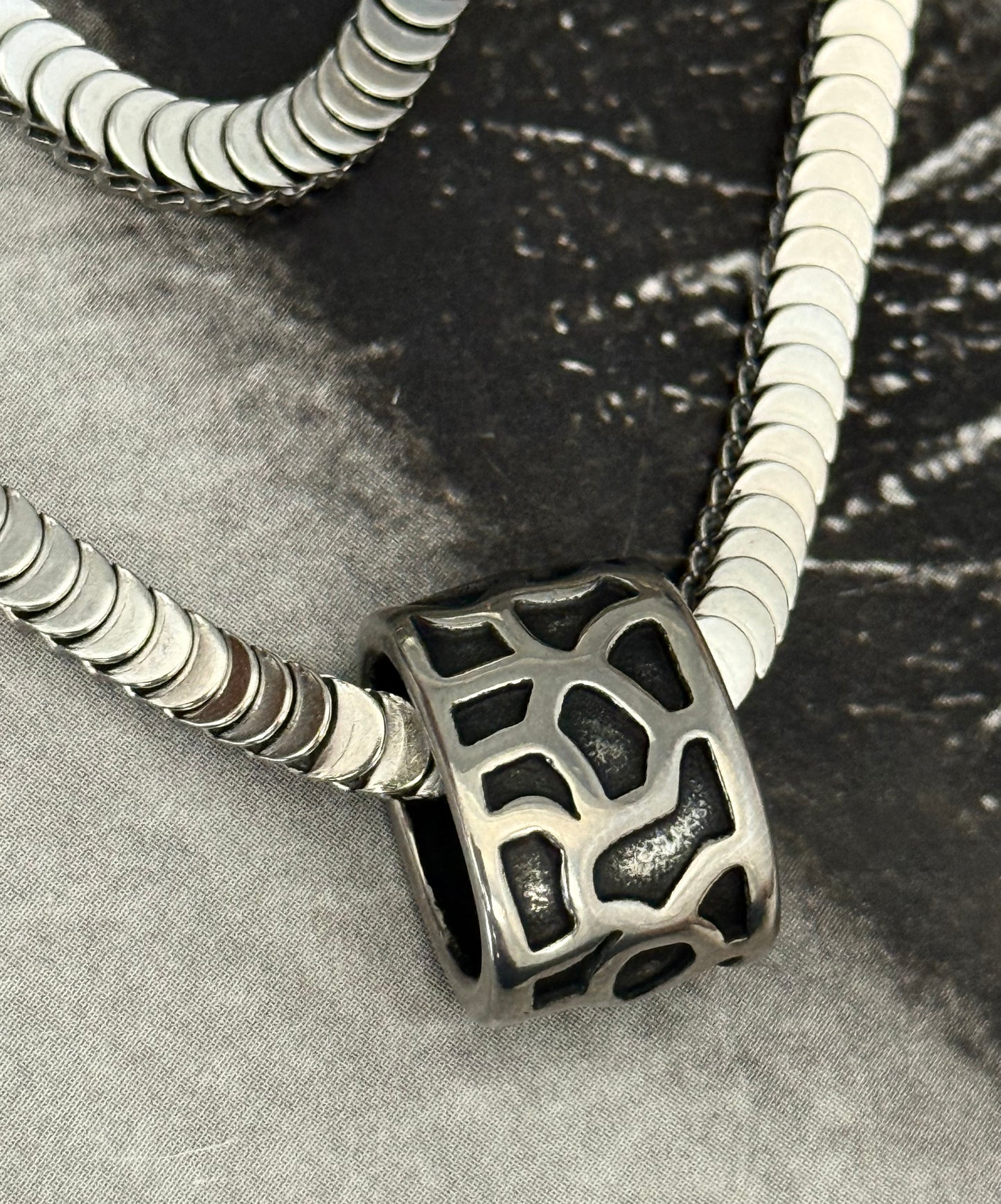 BOLD PATTERN NECKLACE
