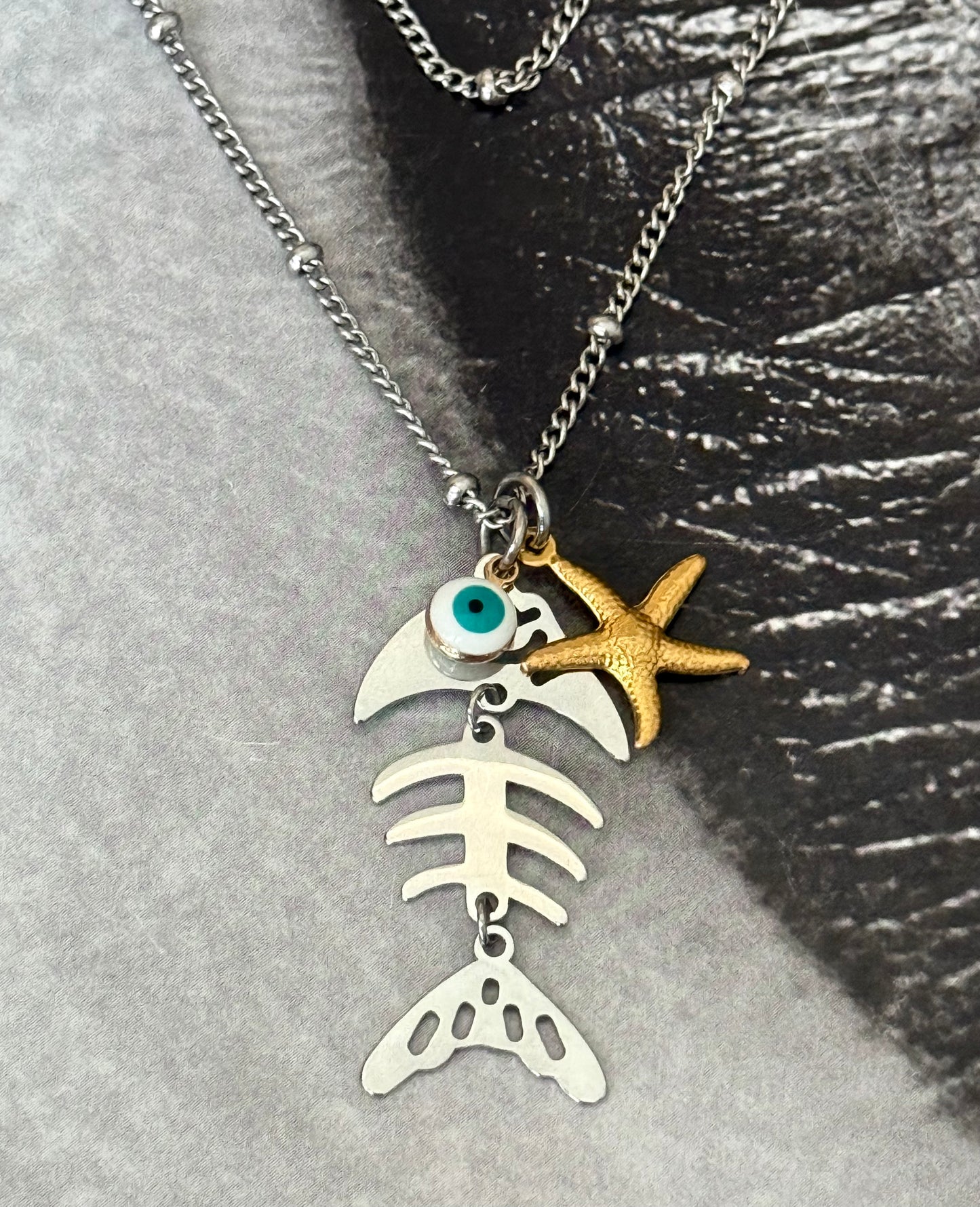 SEA VIBES PENDANT NECKLACE