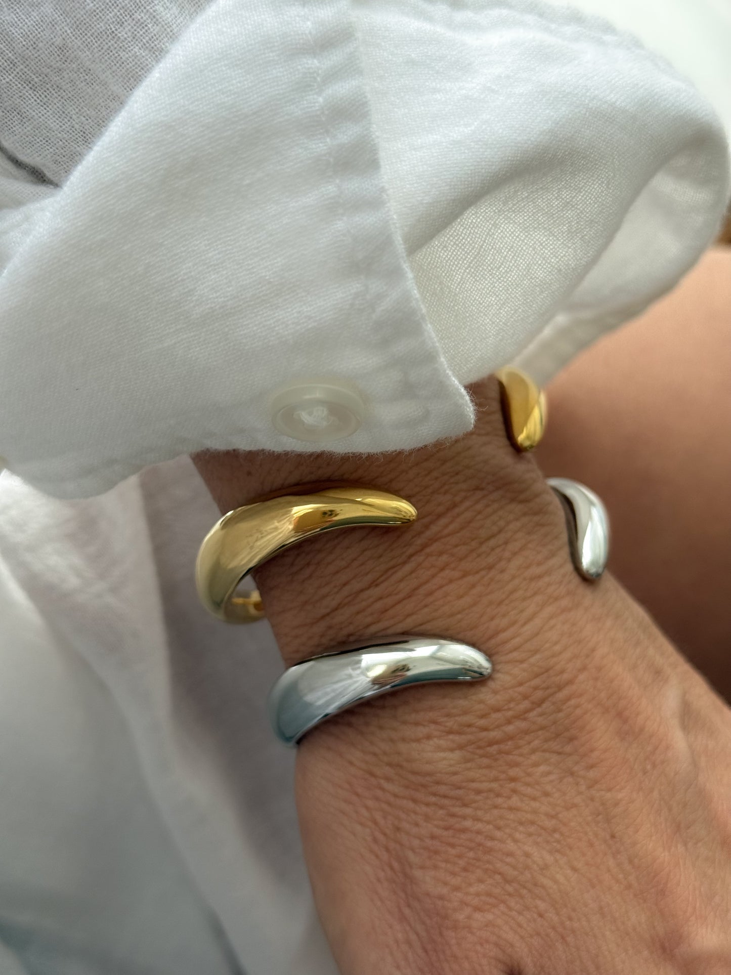 MINIMAL FLOW BANGLE