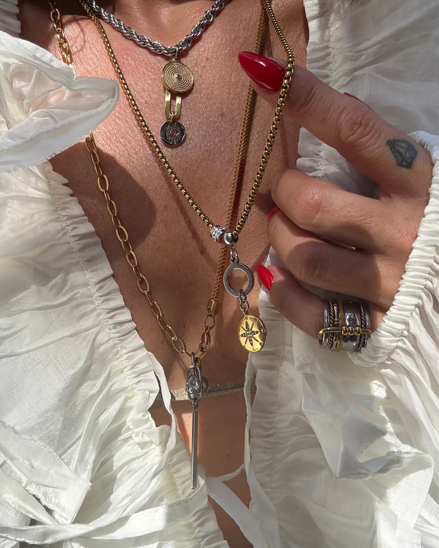 COMPASS GLOW NECKLACE