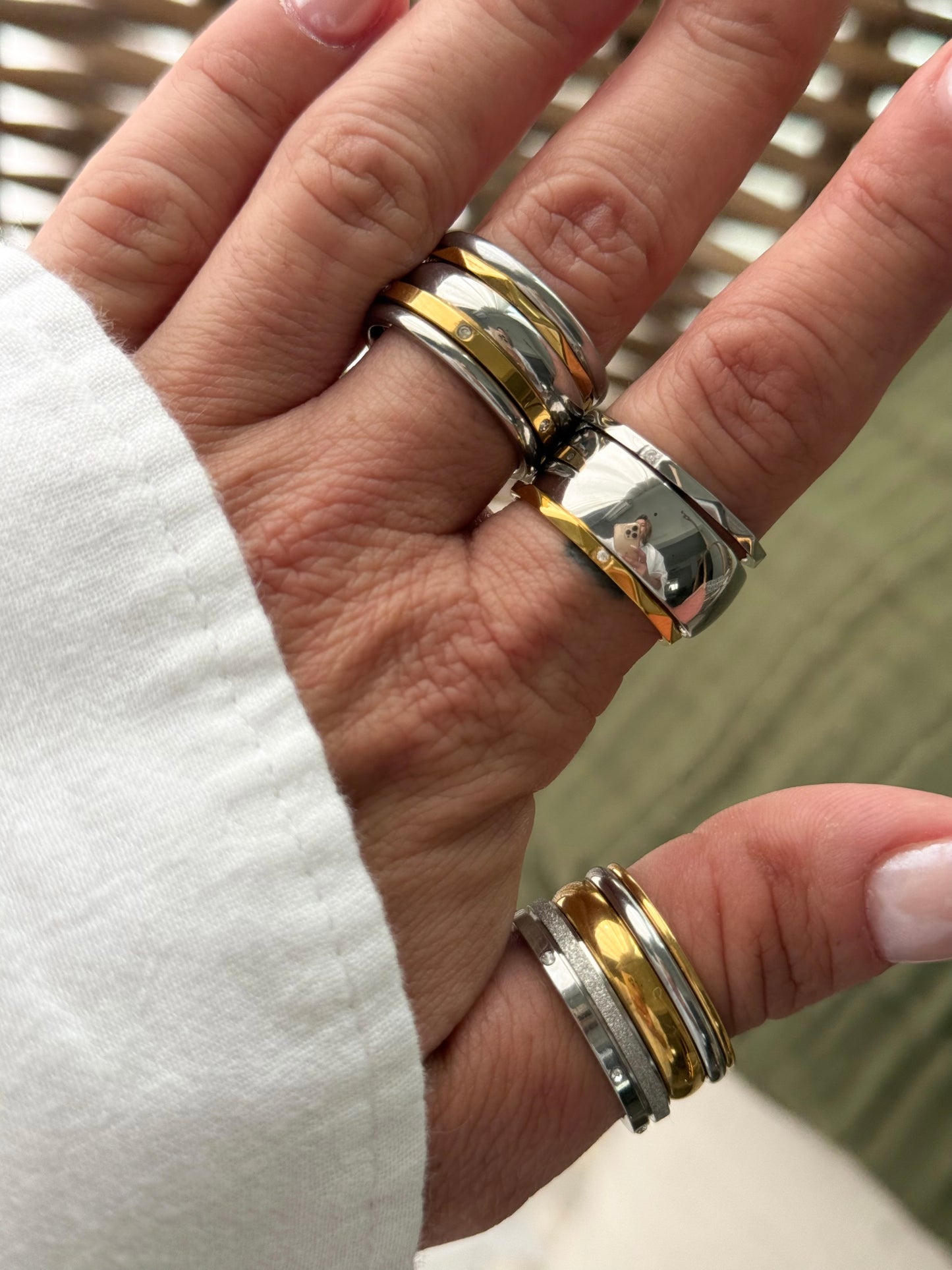 LUSTRA MINIMAL RING ( Size 8 & 9)