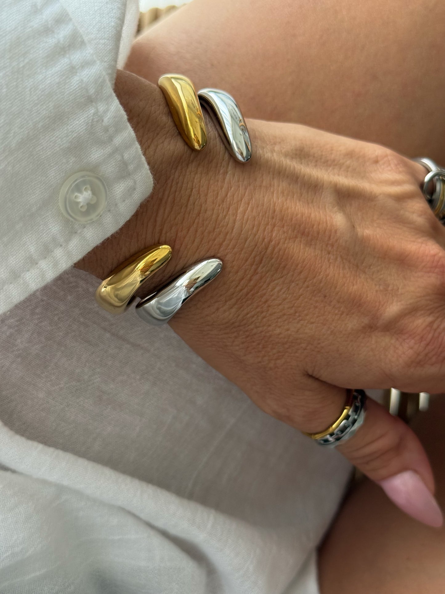 MINIMAL FLOW BANGLE