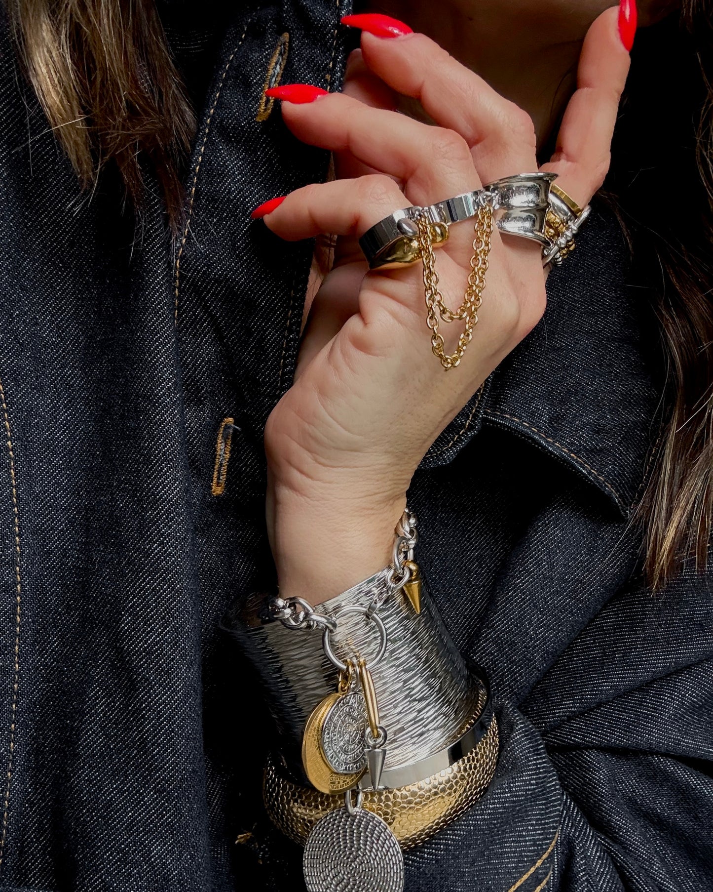 TEXTURED BOLD CUFF