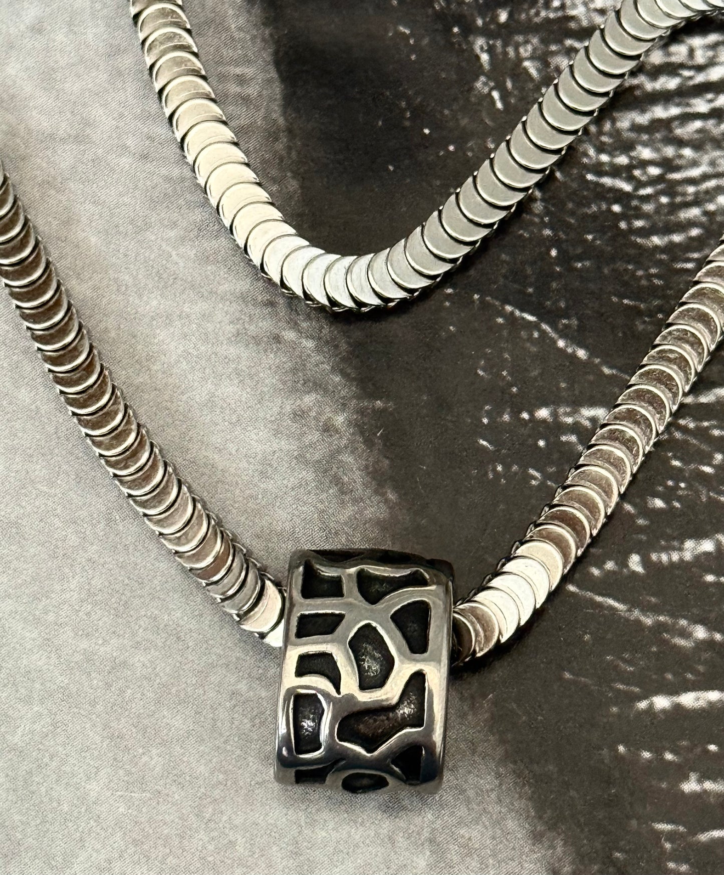 BOLD PATTERN NECKLACE