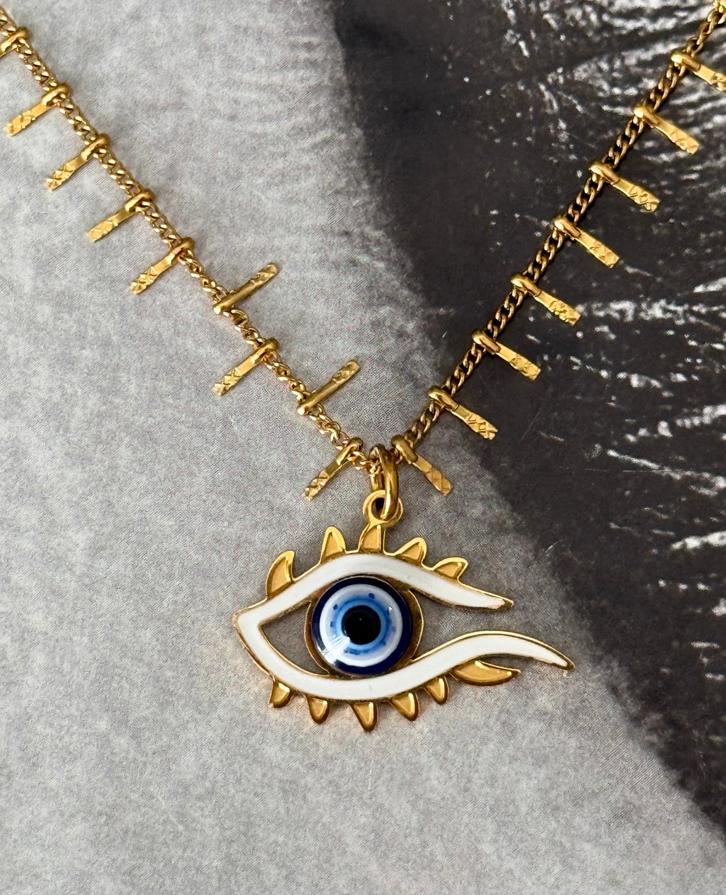 MODERN EYE DETAIL NECKLACE