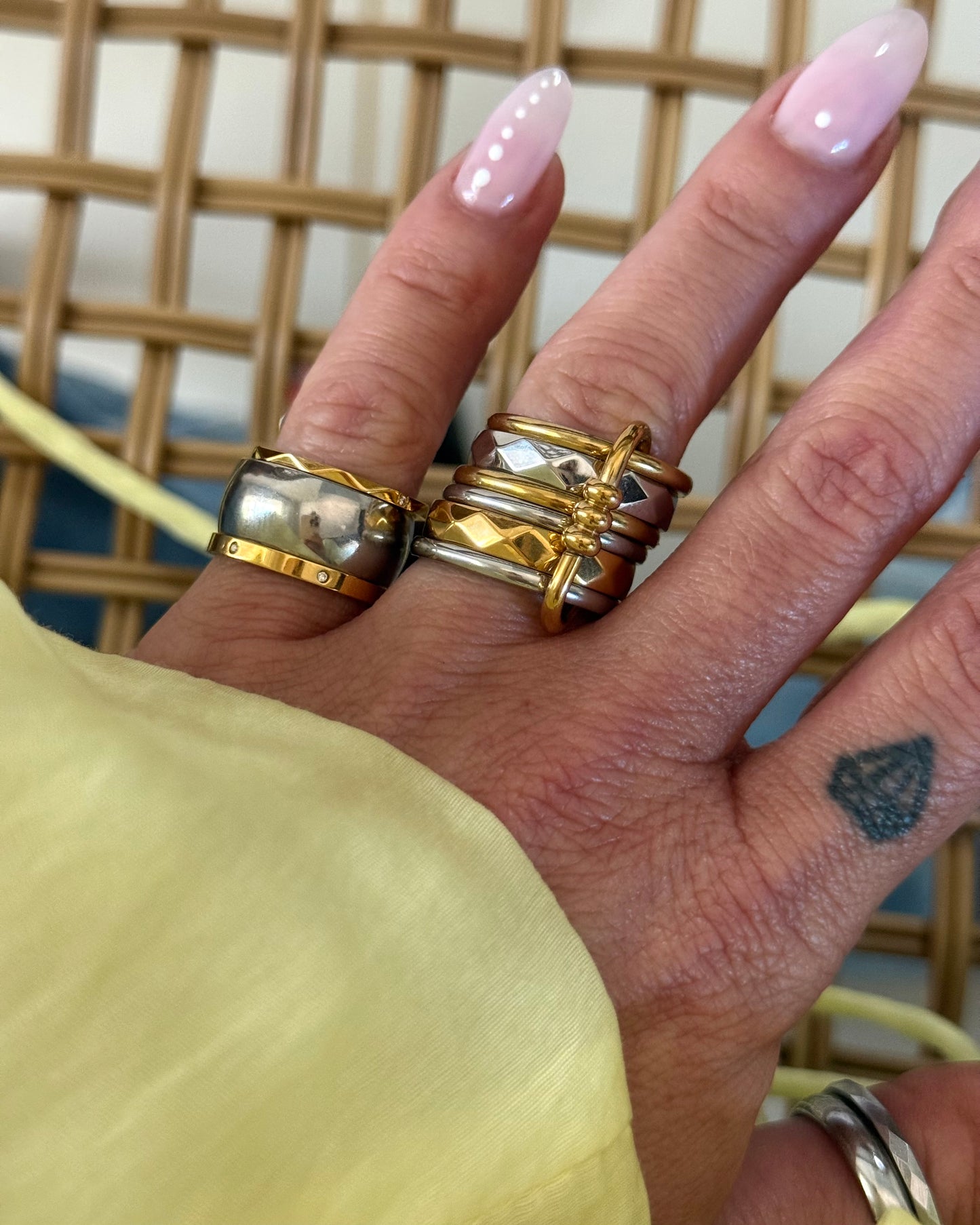 MINIMAL SHIMMER RING (SIZE 6&7)
