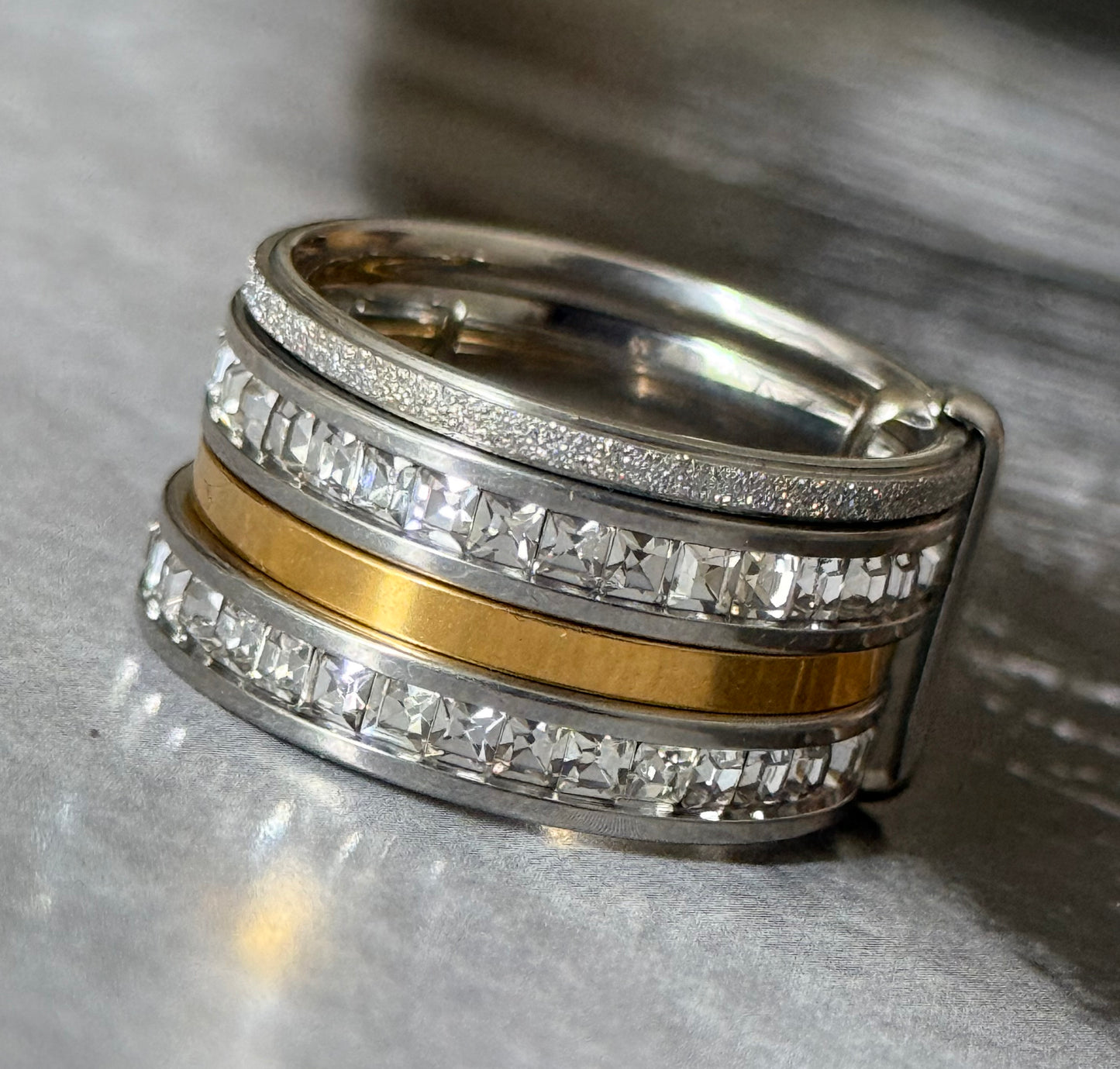 HELIRA RING (Size 10)