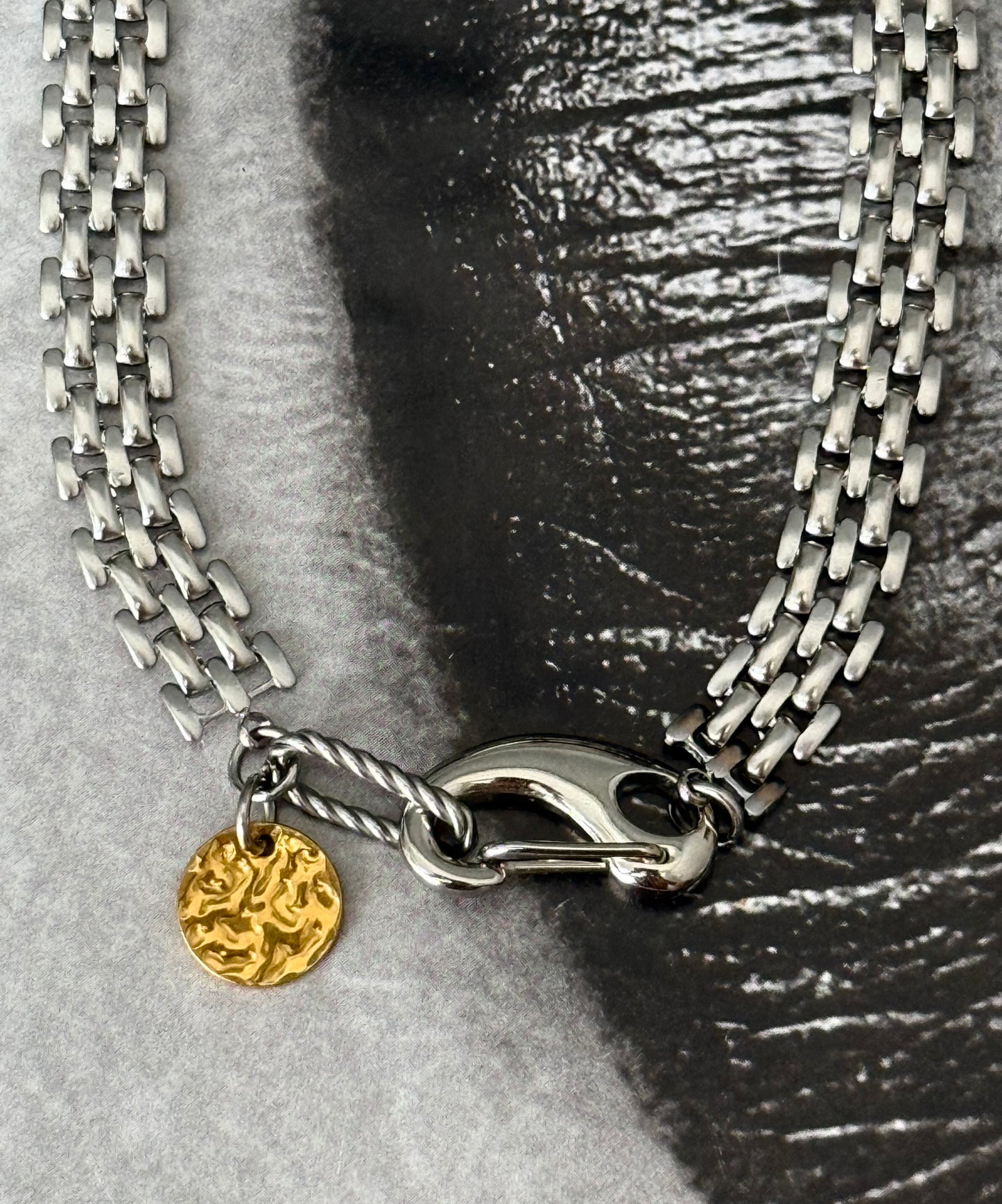 GOLDEN DOT CHOKER