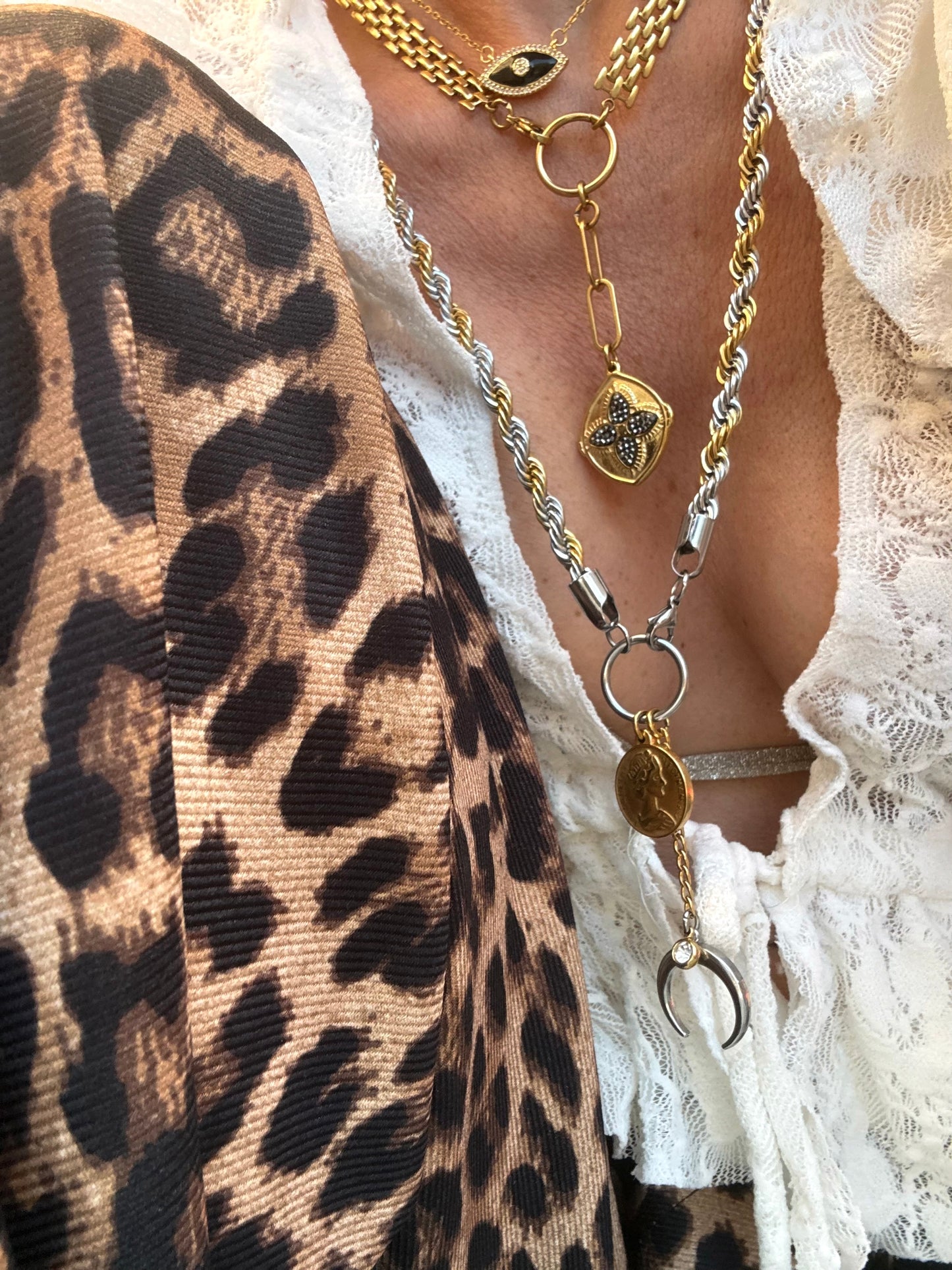 GOLDEN MEDALLION NECKLACE