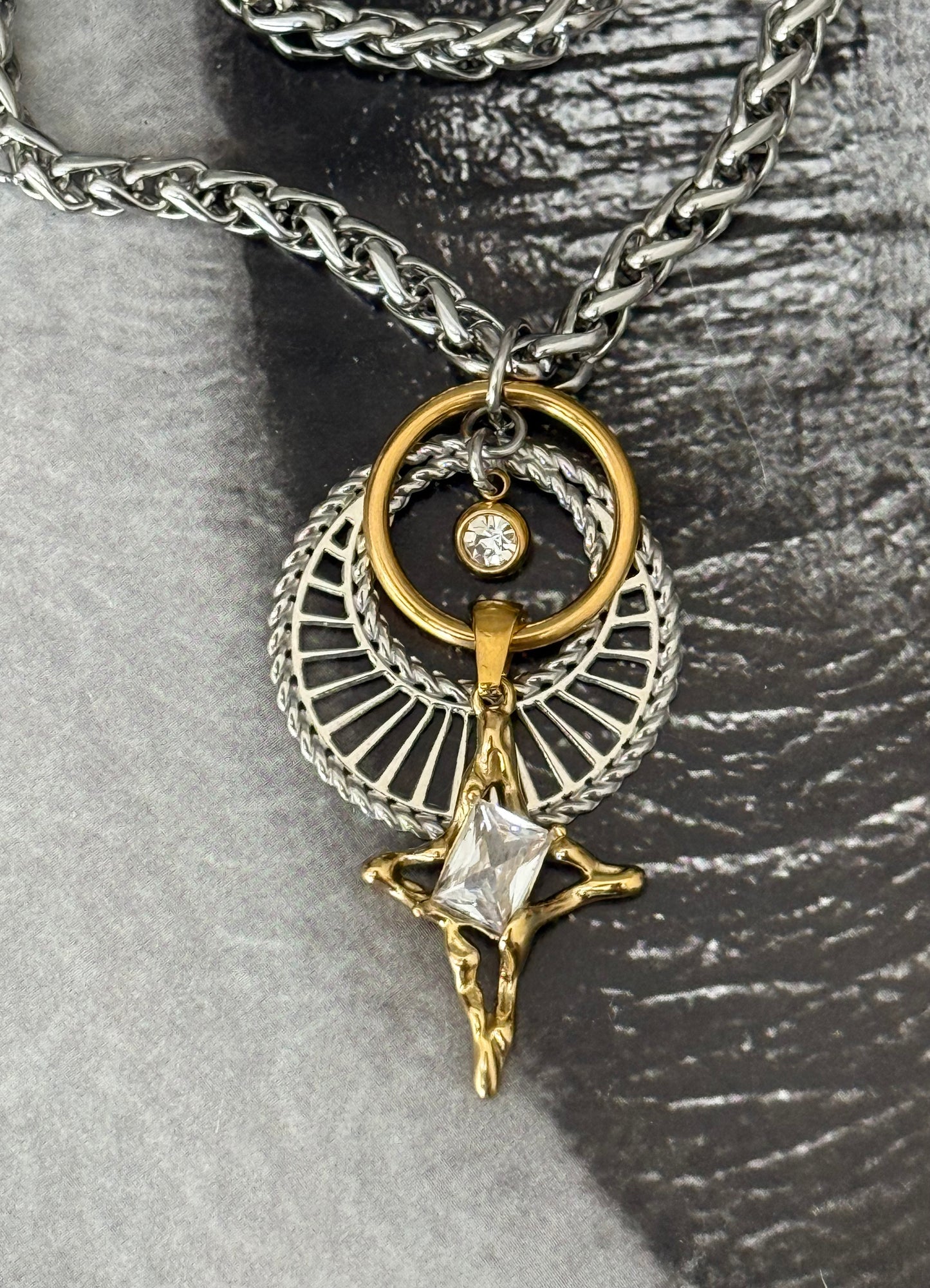 CRYSTAL DRIFT NECKLACE