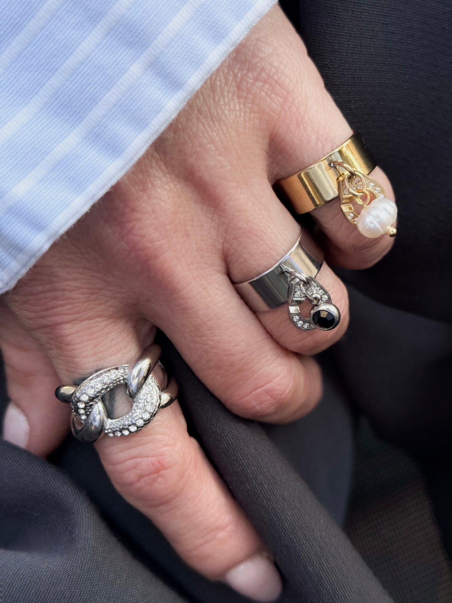 LOBSTER CHARM GOLD RING