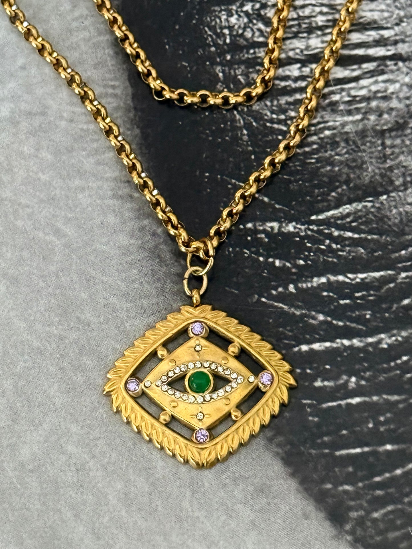 EMERALD GAZE NECKLACE