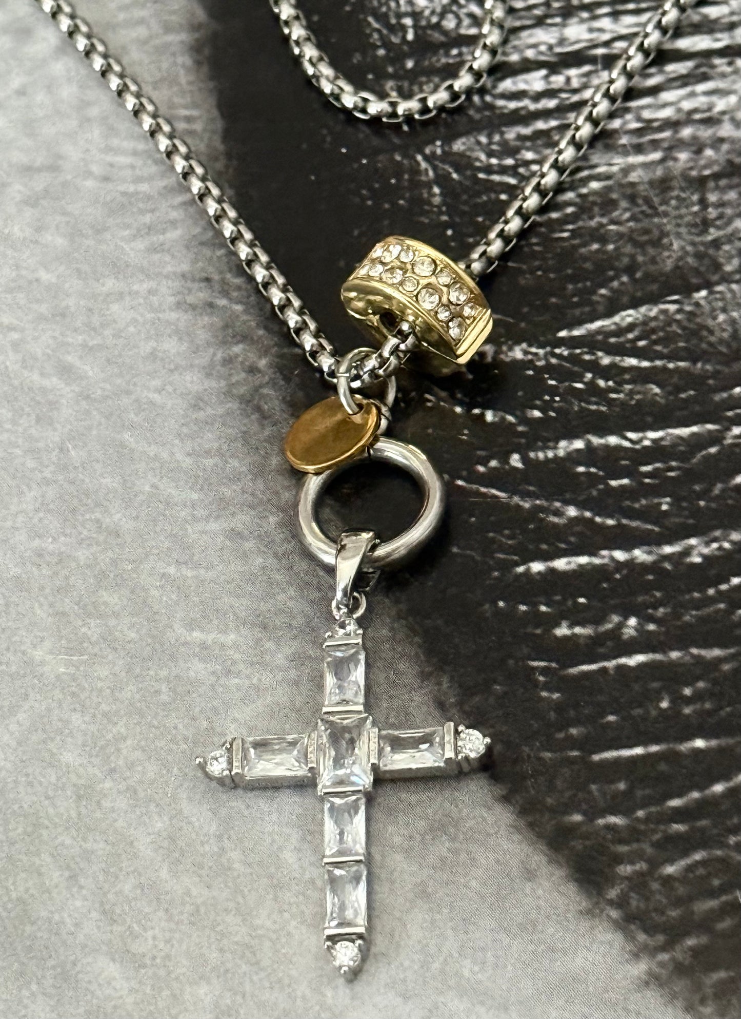 CRYSTAL CROSS PENDANT NECKLACE