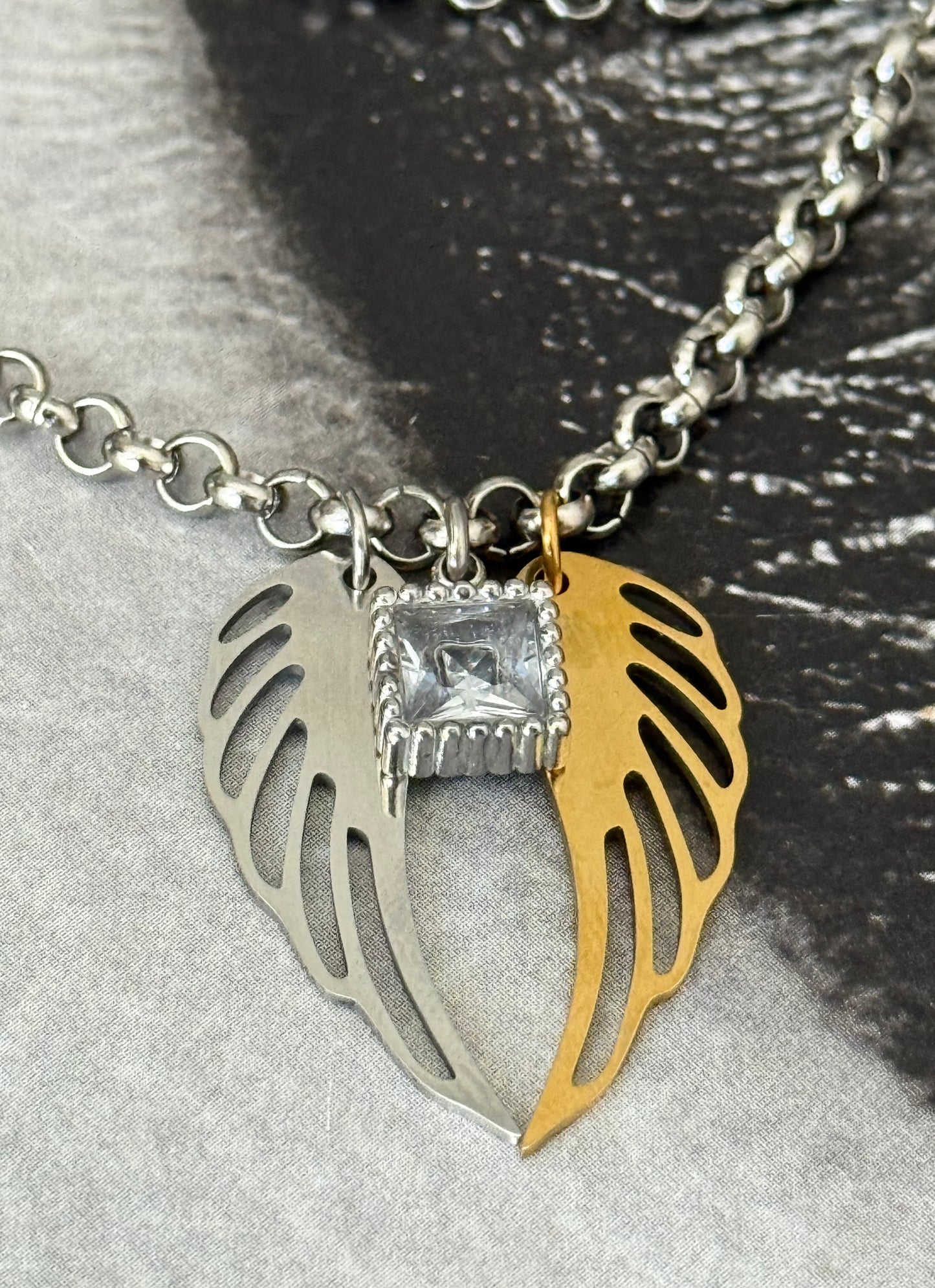 TWIN WINGS NECKLACE