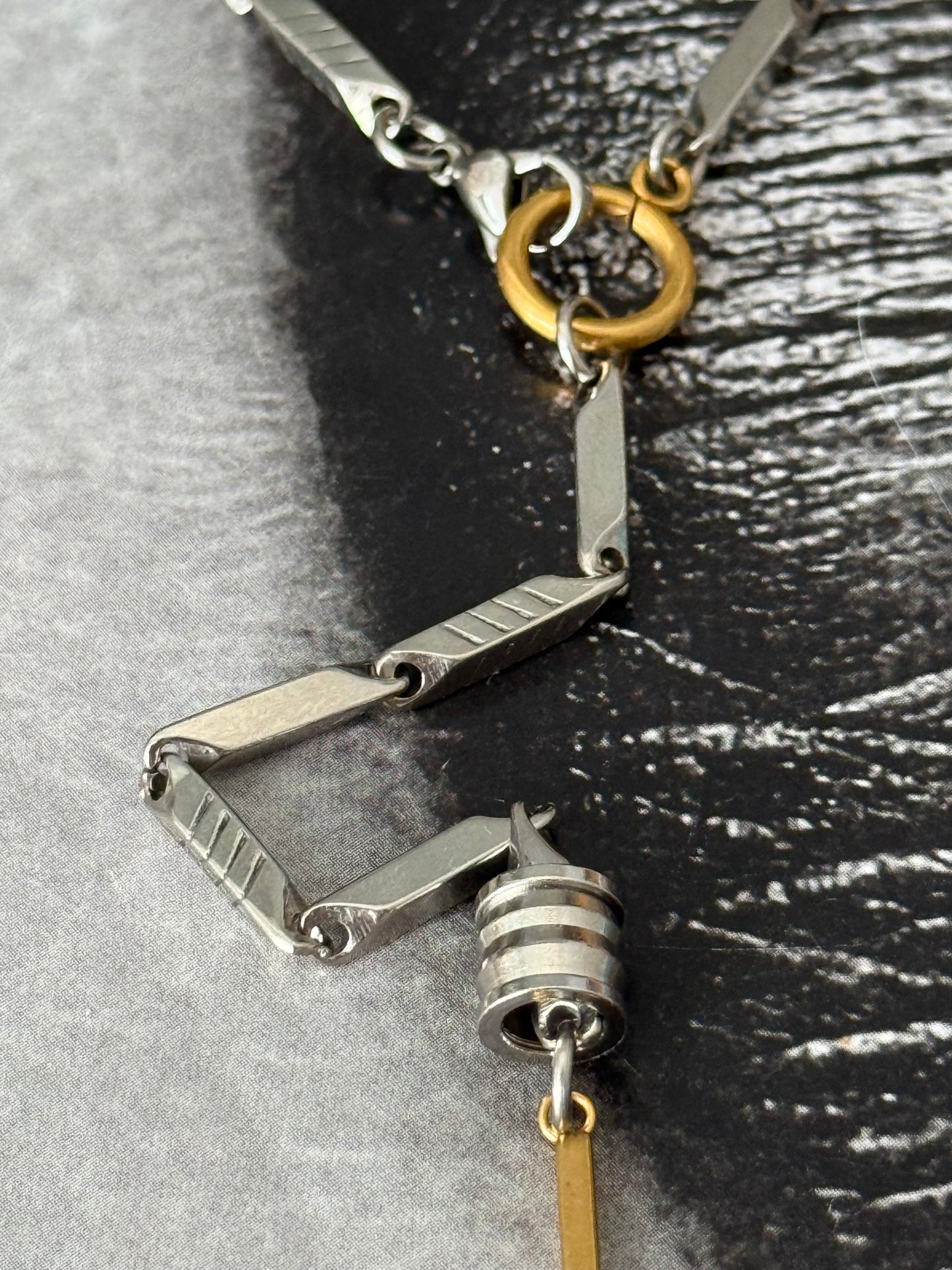 SILVER LARIAT WITH GOLD DETAILS NECKLACE