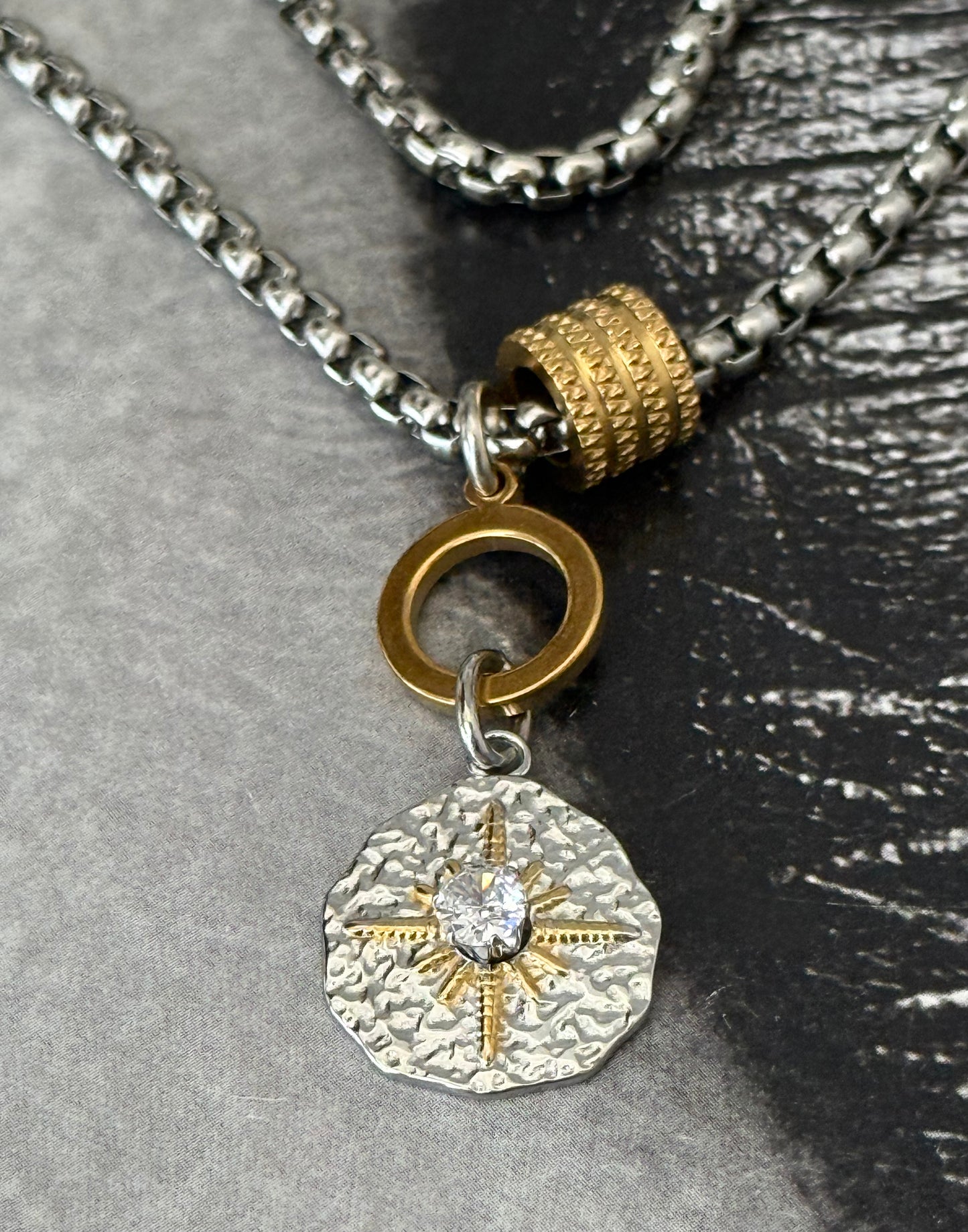 STAR MEDALLION NECKLACE (New version)