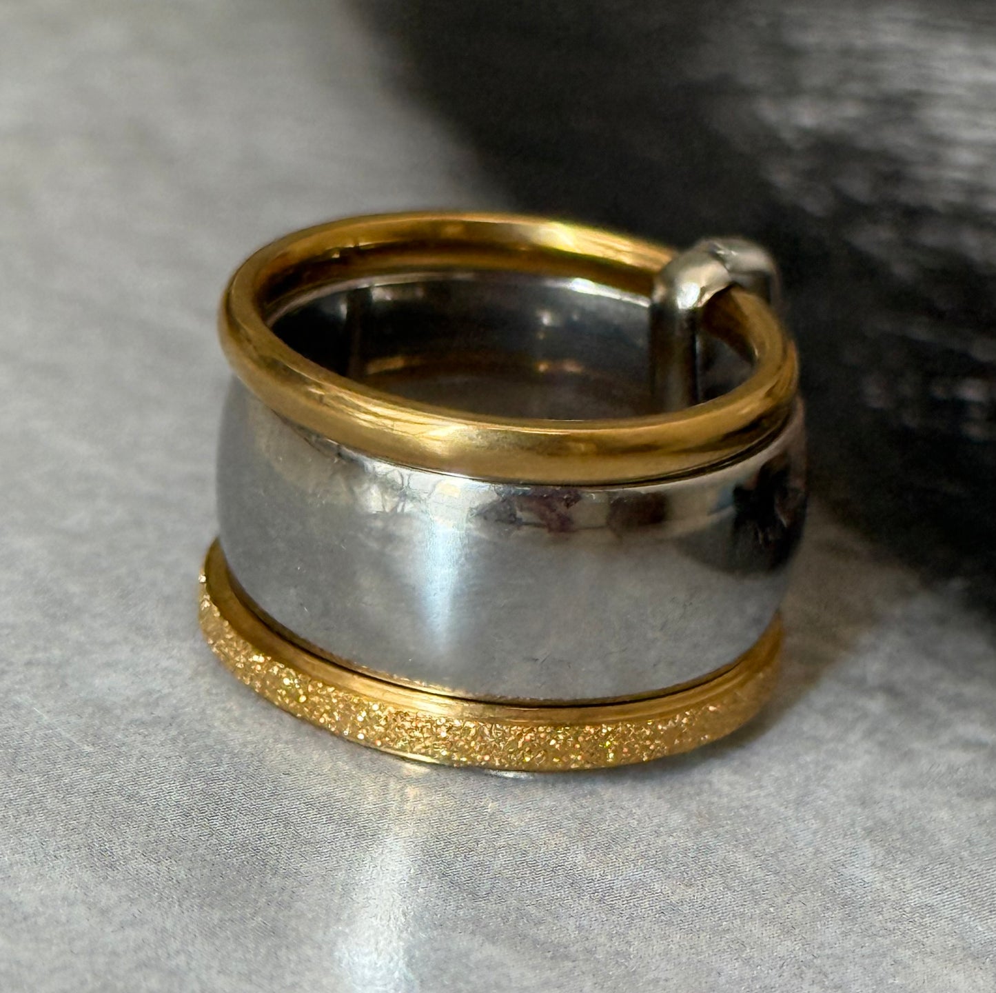 CHEVALIER MINIMAL RING (Size 6)