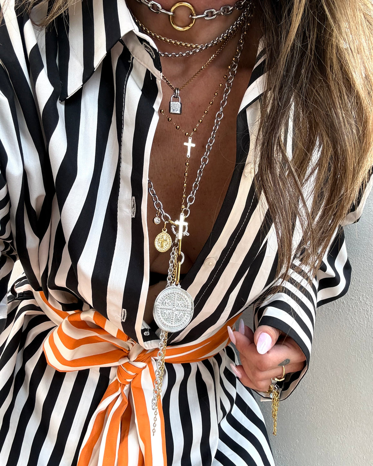 CROSS TIE NECKLACE