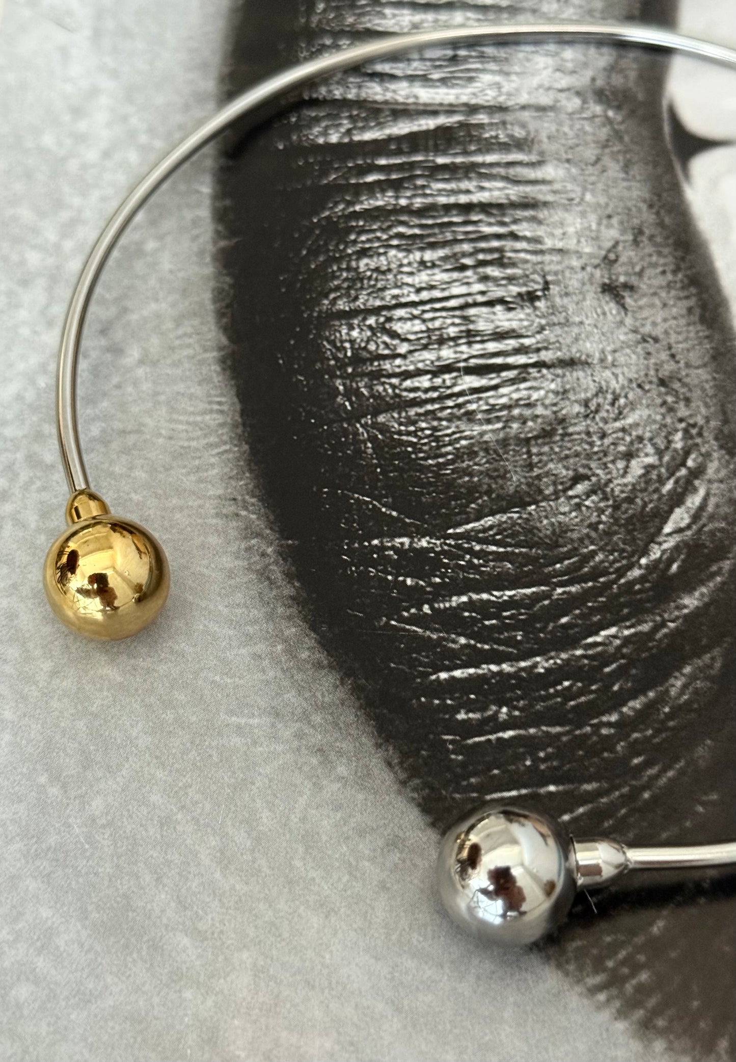 EASY FIT SPHERE CHOKER