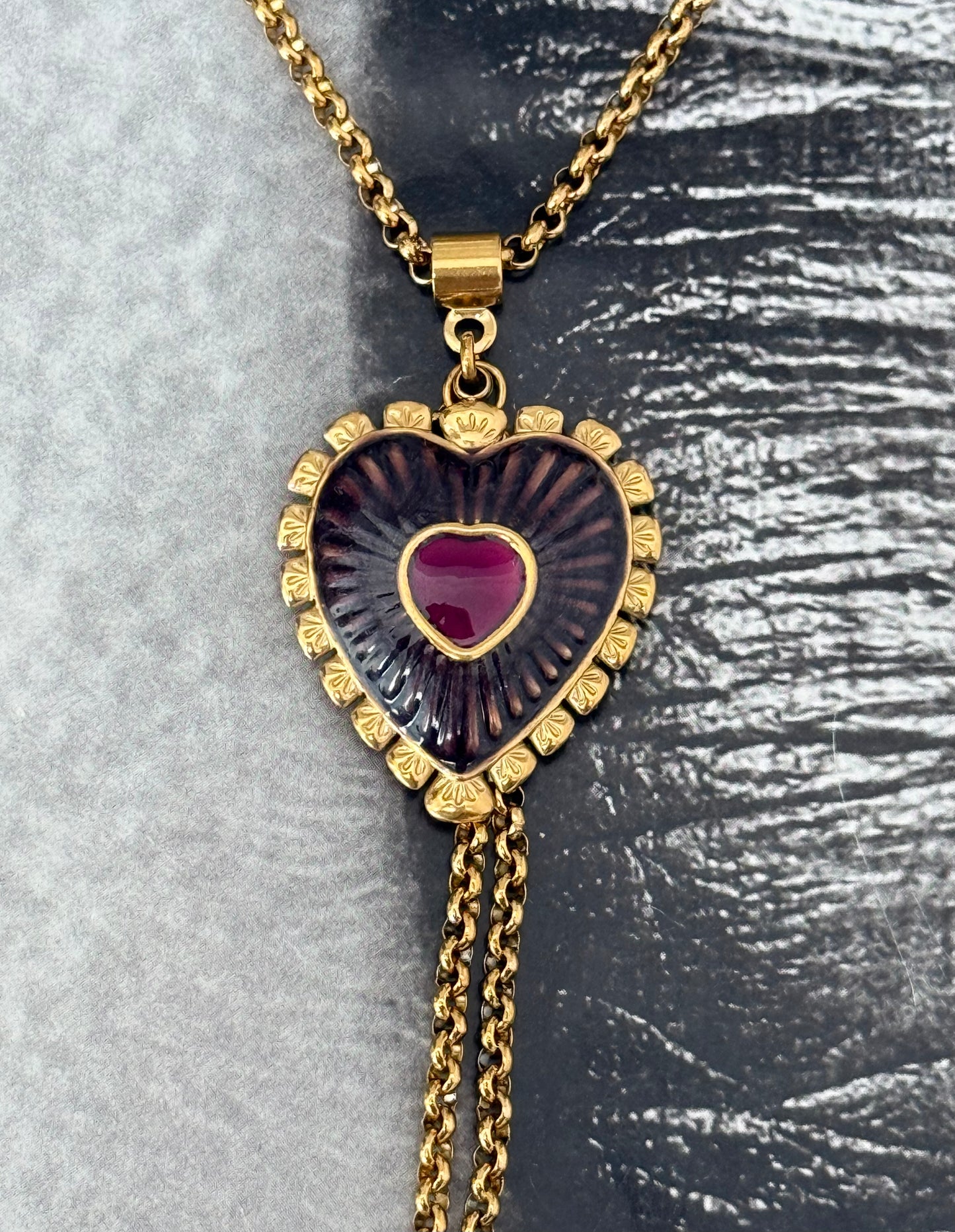 AMOUR DROP NECKLACE