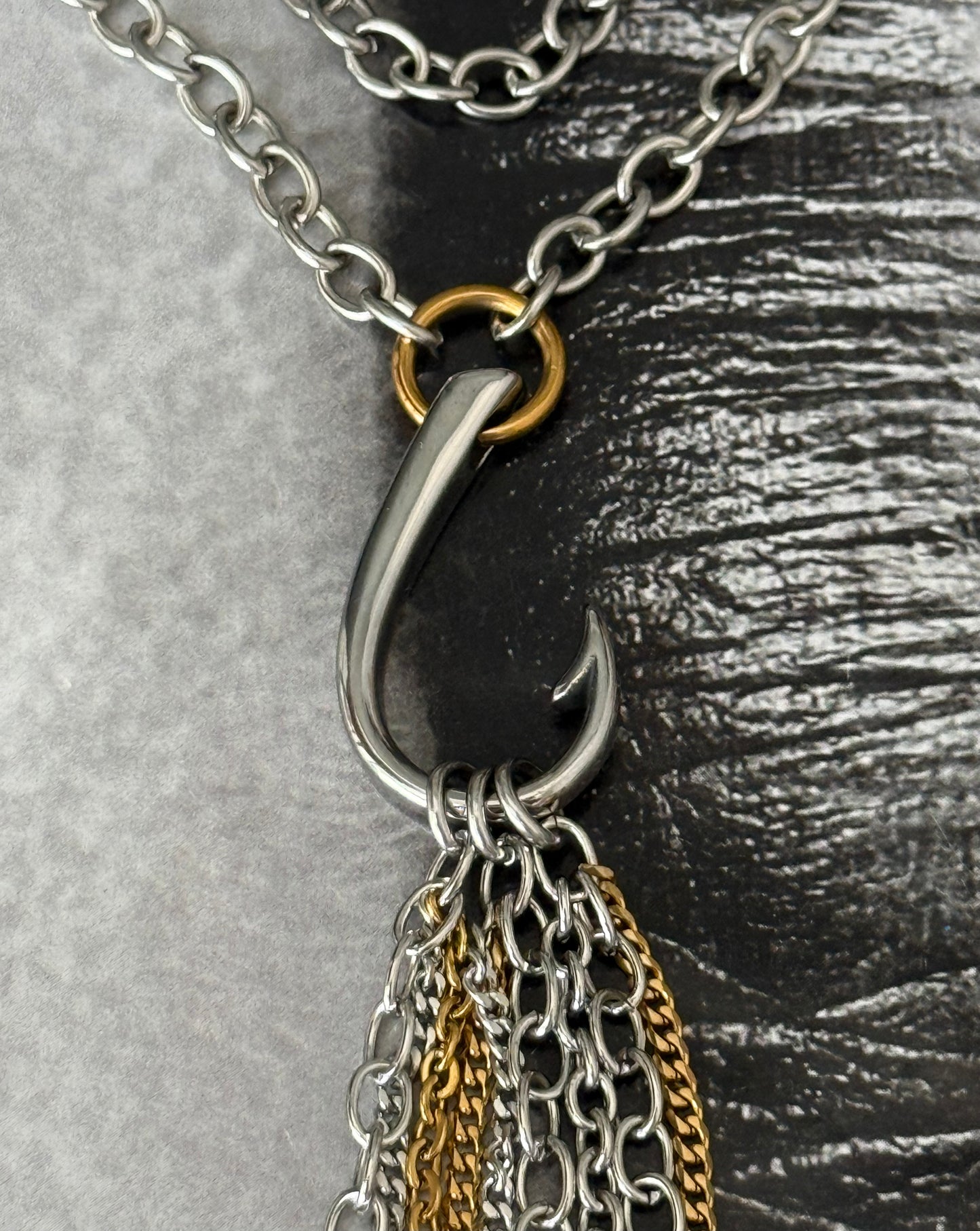HOOK CASCADE NECKLACE