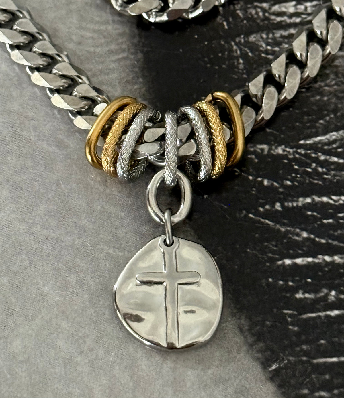 CROSS ATTITUDE NECKLACE