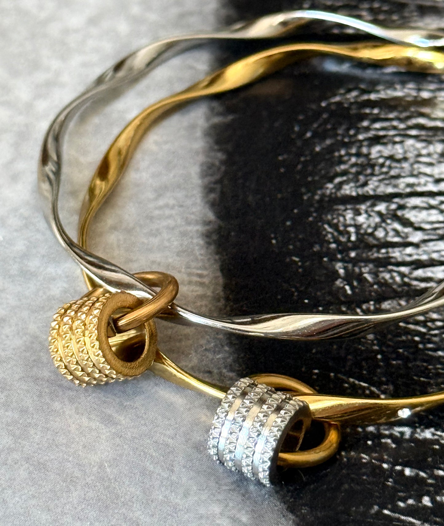 WAVE SILVER BANGLE