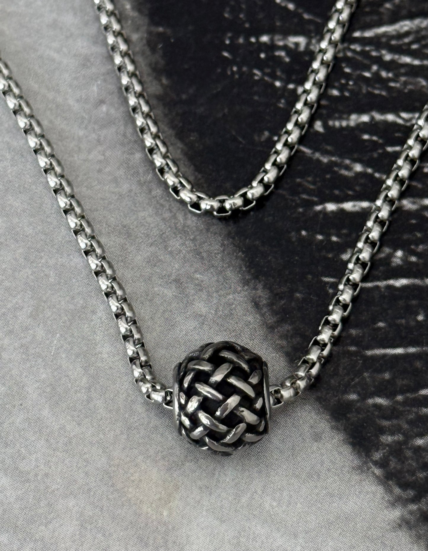 BOX CHAIN BARREL NECKLACE