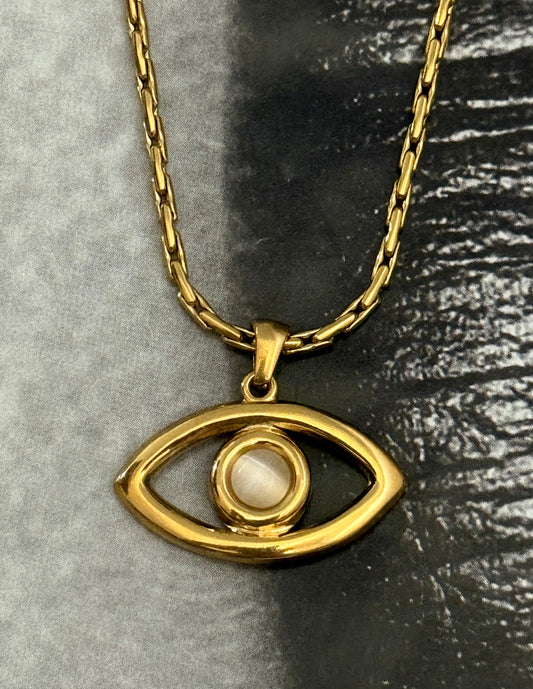 GOLDEN EYE PENDANT NECKLACE