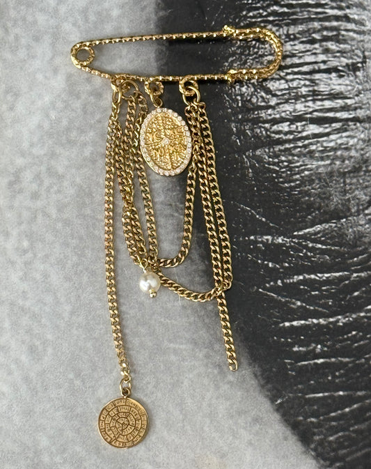 GOLD – SAFETY CHAIN BROOCH