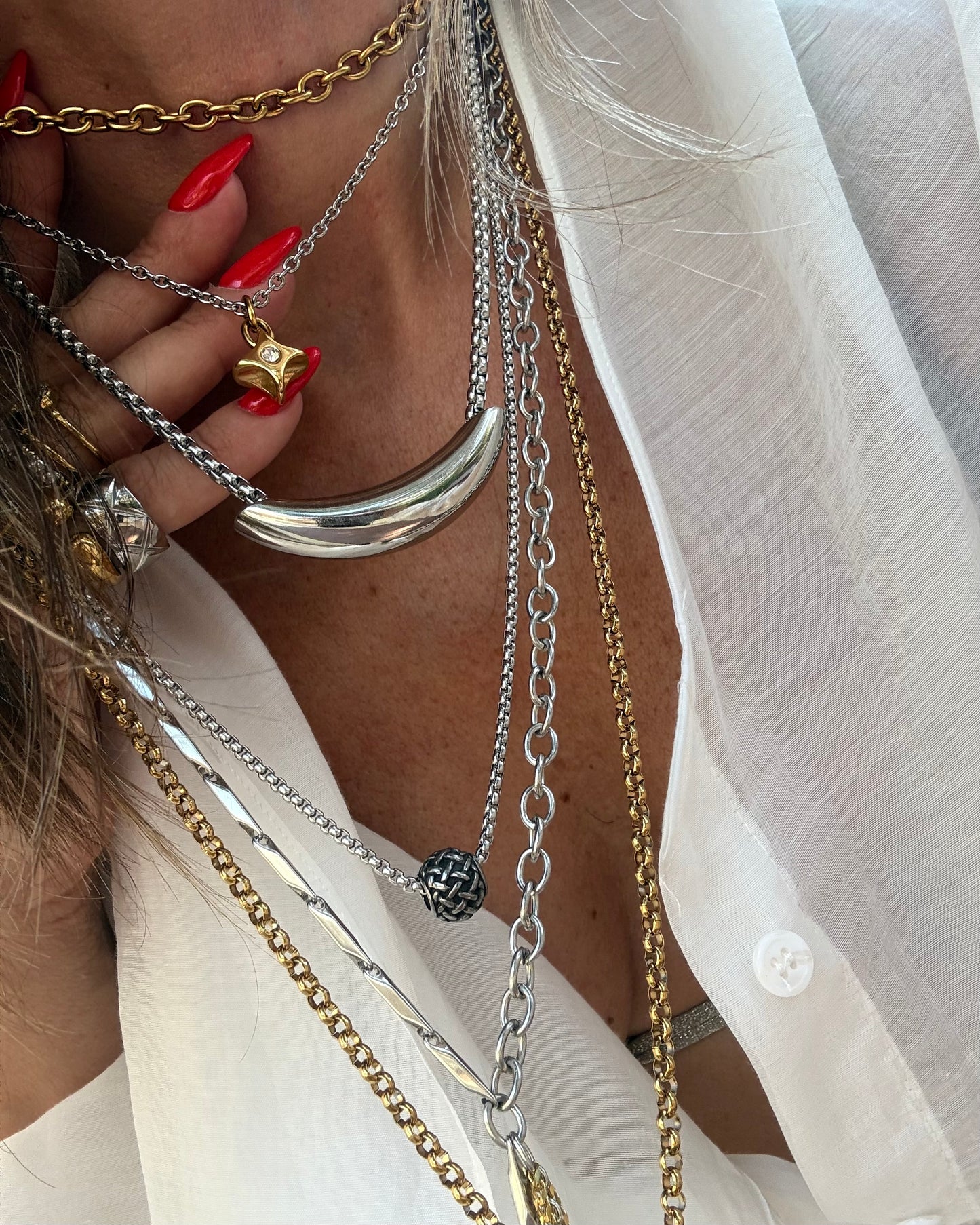 BOX CHAIN BARREL NECKLACE