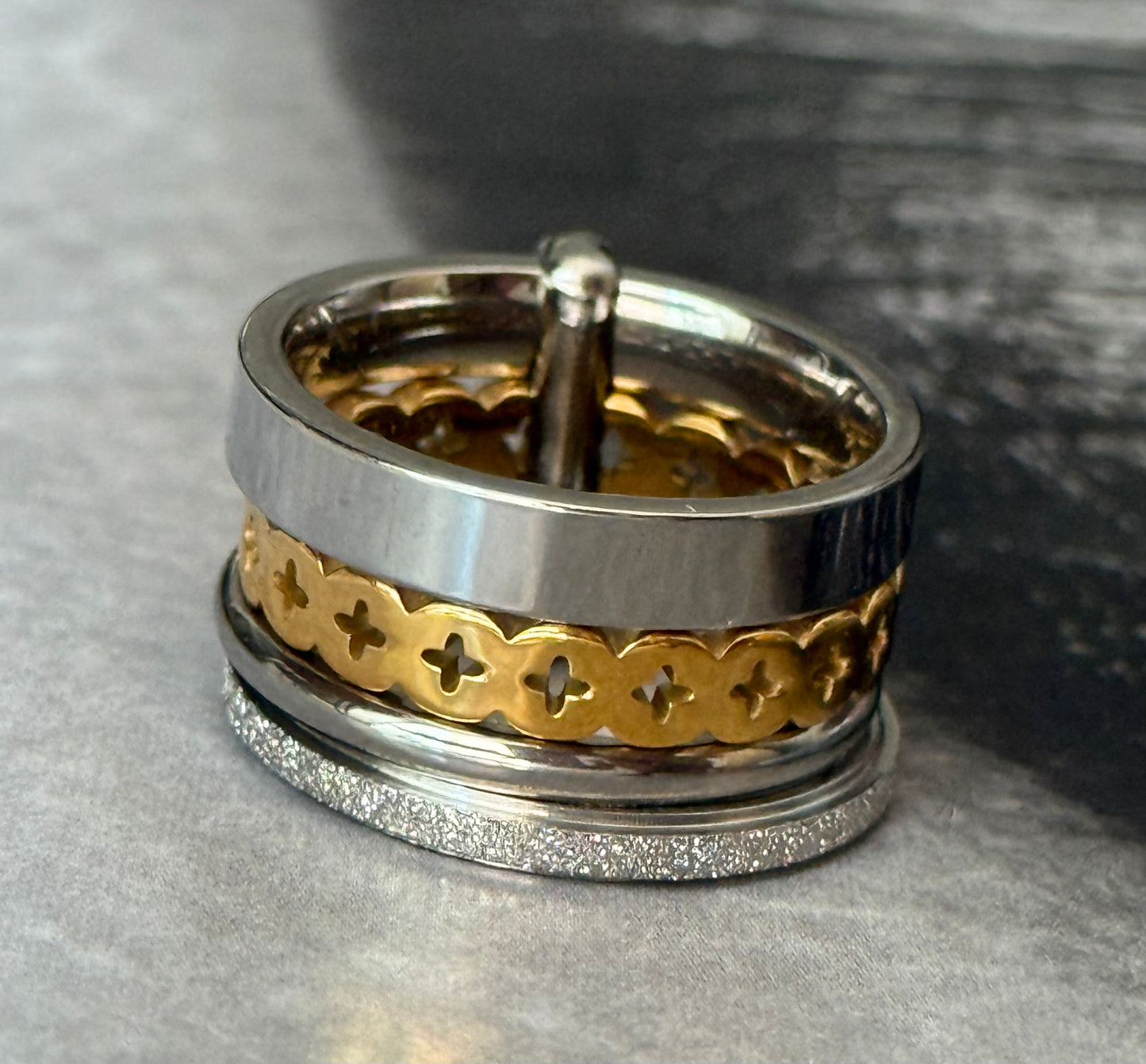 ZIRA CROSS RING (Size 7)