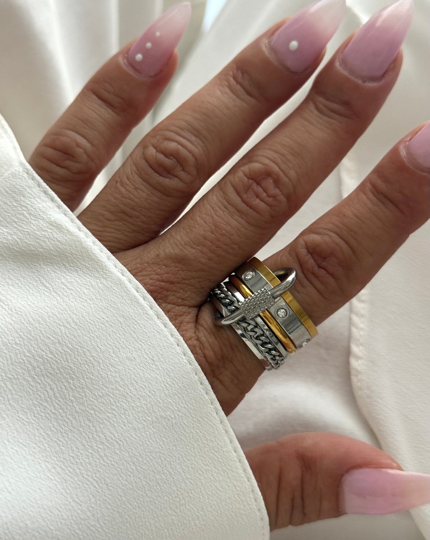 SILVER CHAIN RING (SIZE 8)