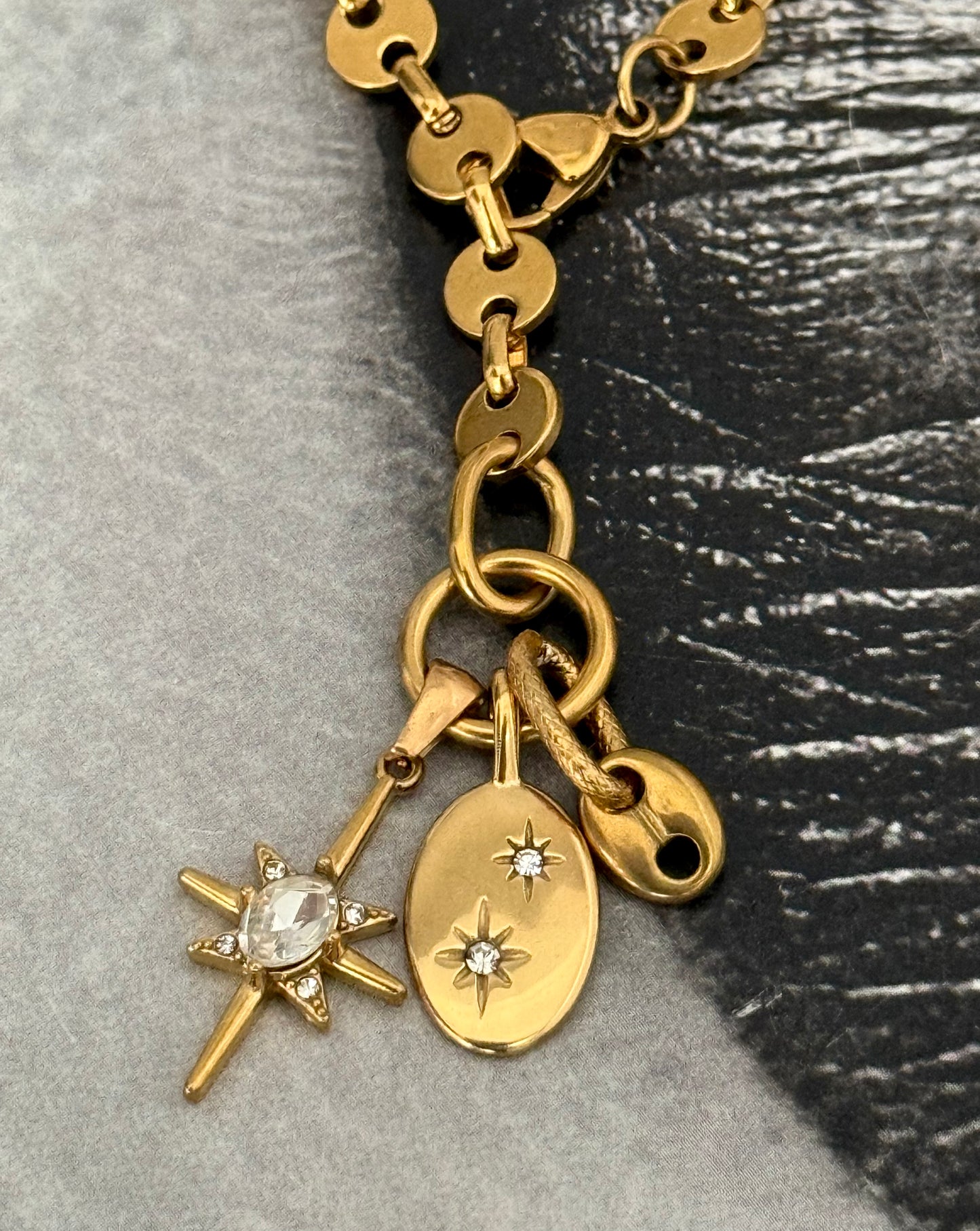 GOLDEN TIE CHARMS NECKLACE