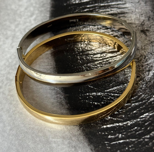 PURE LINE BANGLE