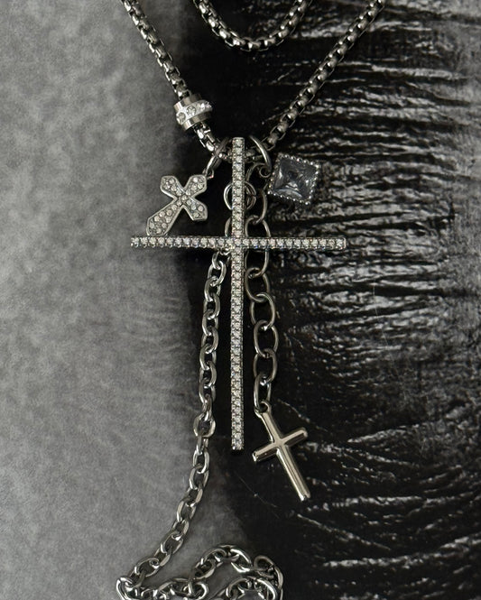CROSSLINE TIE NECKLACE