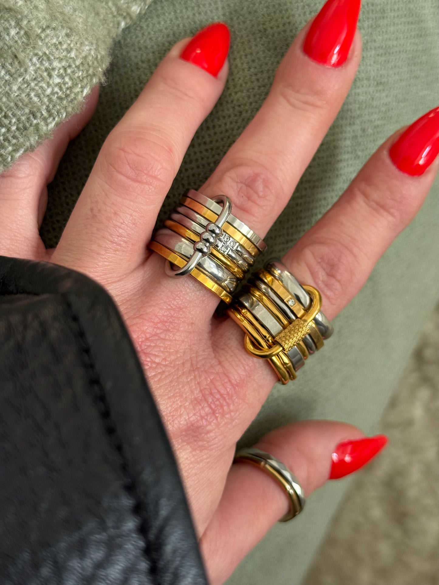 CLEAN STACK RING (SIZE 9)