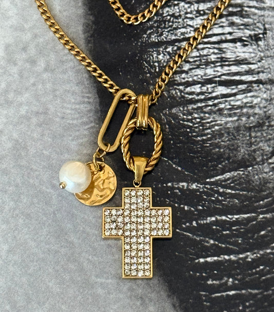 TIMELESS CROSS NECKLACE