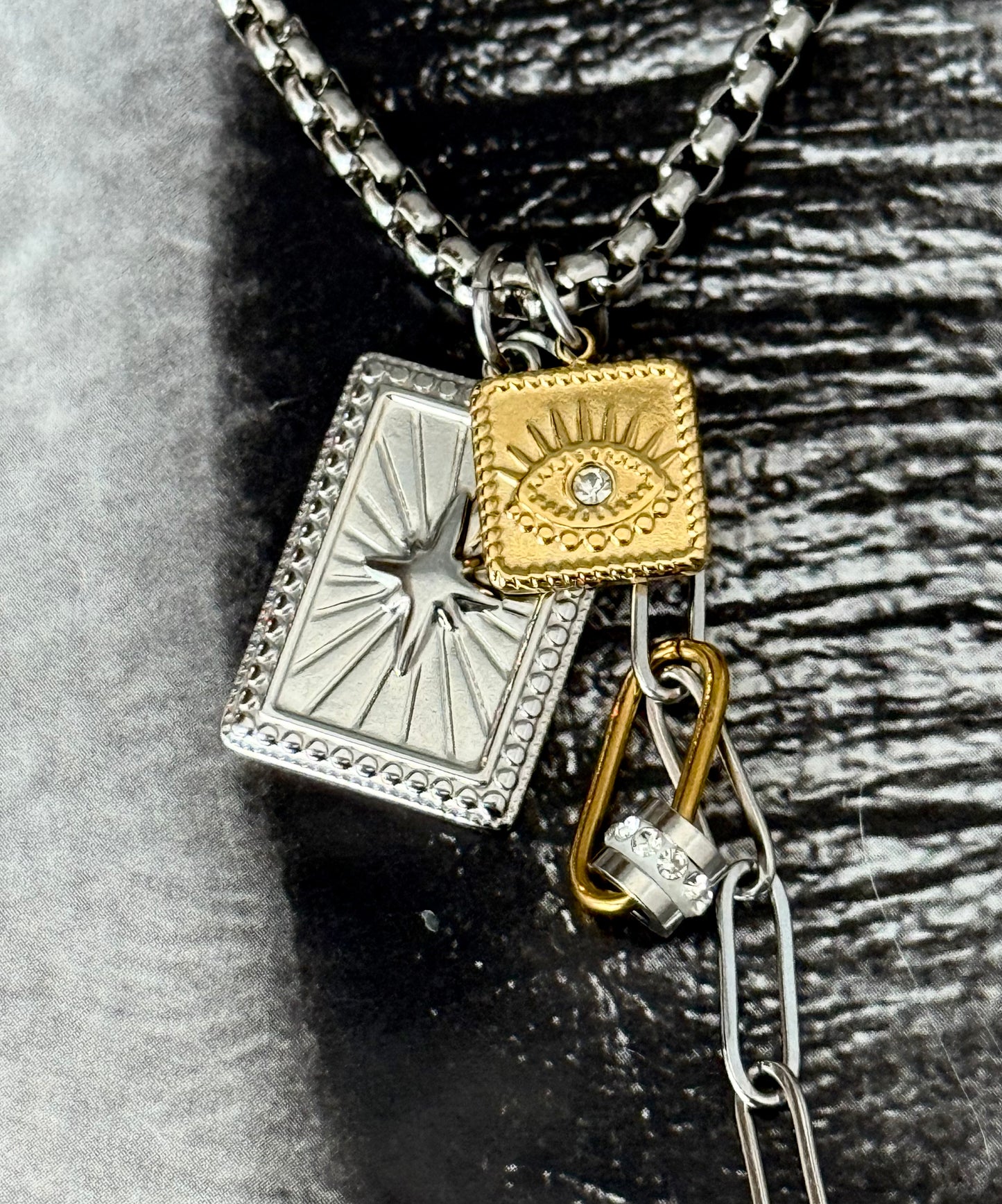 COSMIS VISION NECKLACE