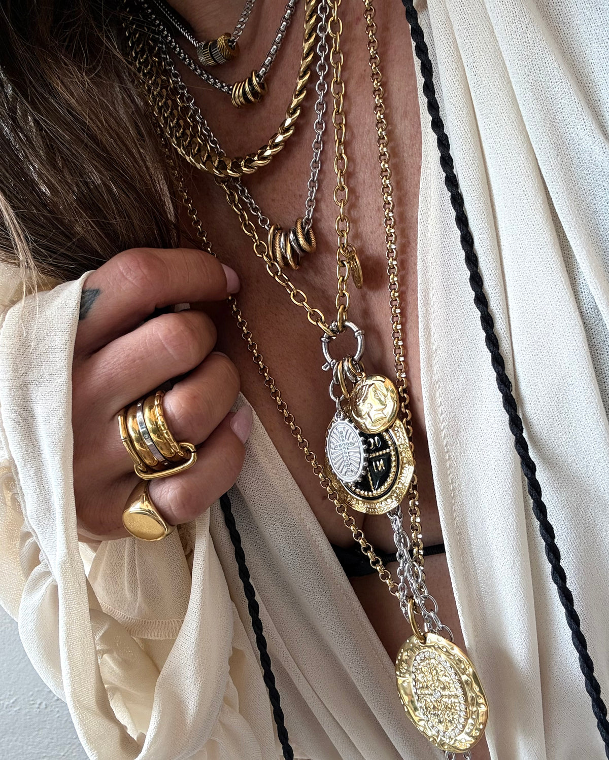 VERSA TIE NECKLACE