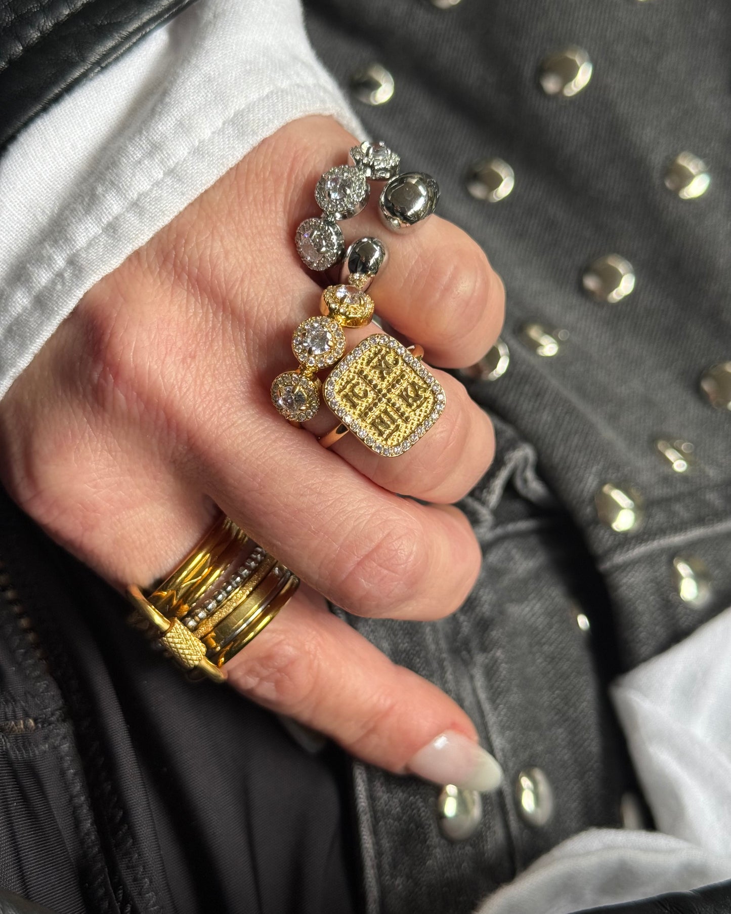GLOW ADJUSTABLE RING